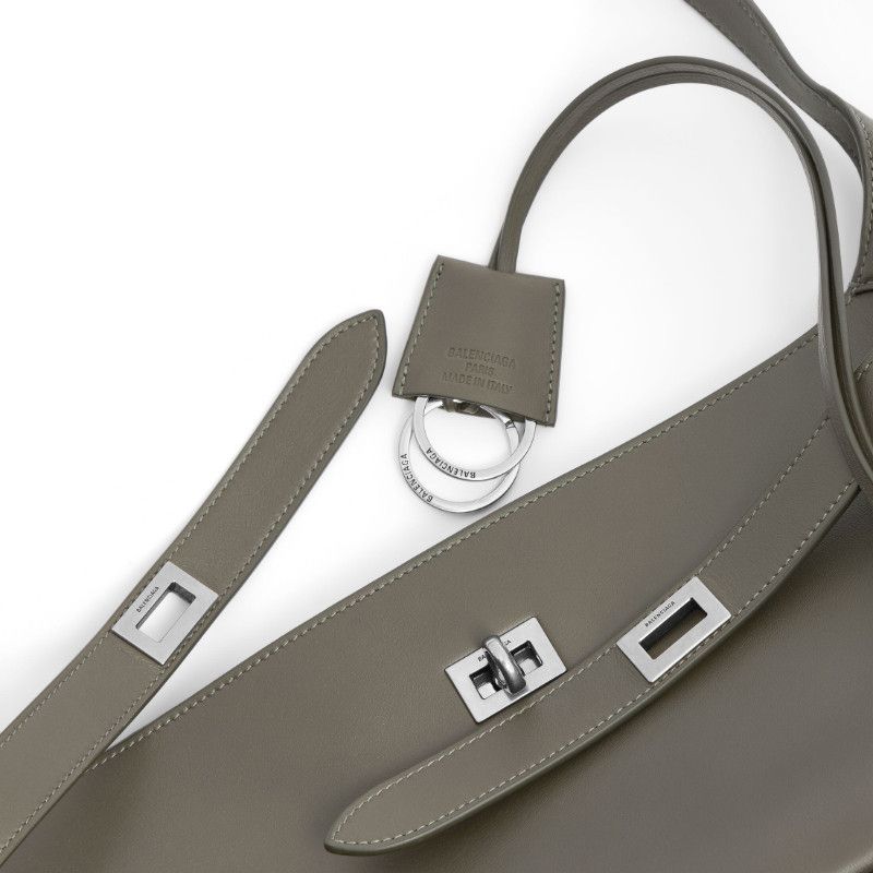 Balenciaga o1srvl11e0326 Size: OS / Bel Air Small Shoulder Bag in Brown Size ONE SIZE - 7 Thumbnail