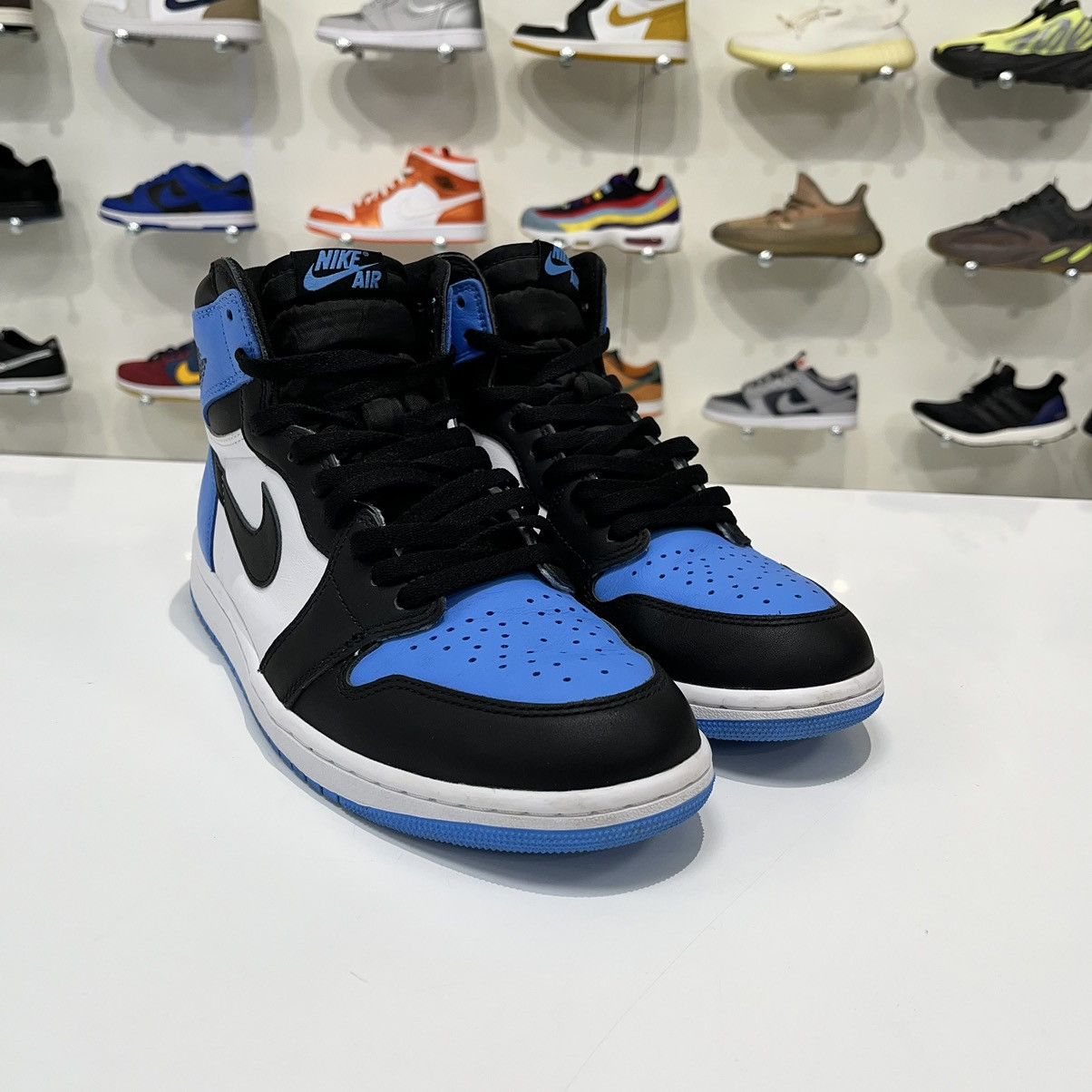 Nike Air Jordan 1 Retro High OG UNC Toe Size US 10.5 / EU 43-44 - 7 Thumbnail