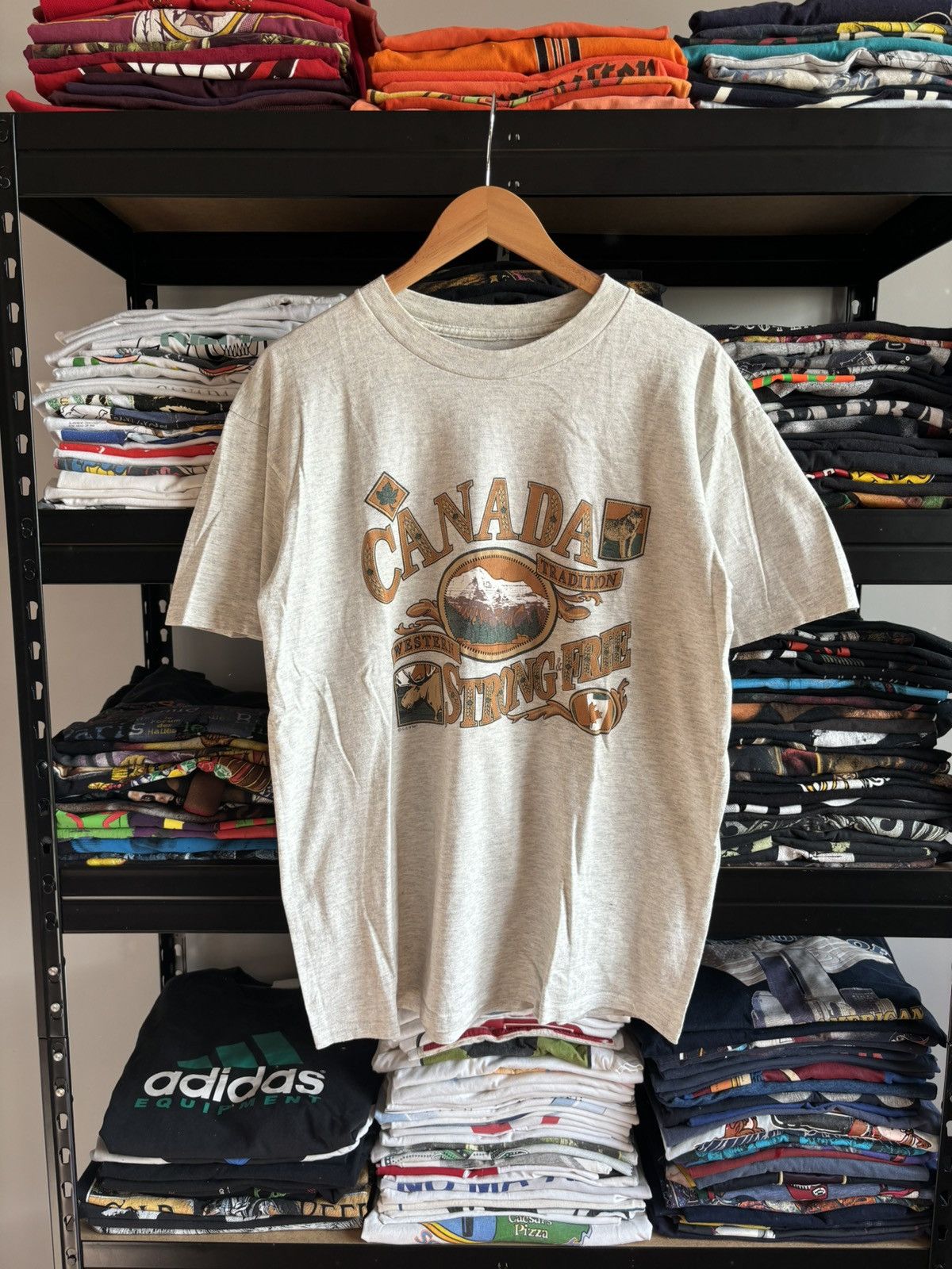 Other Vintage Canada Souvenir Tourist Animal Nature T shirt 90s Size US L / EU 52-54 / 3 - 1 Thumbnail