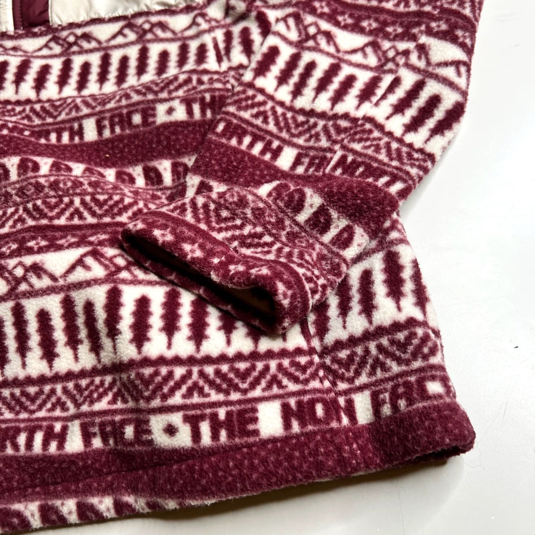The North Face The North Face Womens Fleece Pullover Jacket Burgundy White Pattern L Regular Burgundy / White Patterned Fleece Jacket Size L / US 10 / IT 46 - 2 Thumbnail