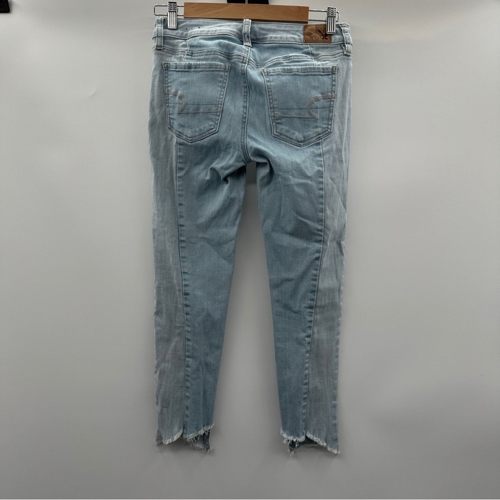 American Eagle Outfitters American Eagle Light Wash Mid Rise Cropped Jegging Jean Sz 4 Size 26" / US 2 / IT 38 - 4 Thumbnail