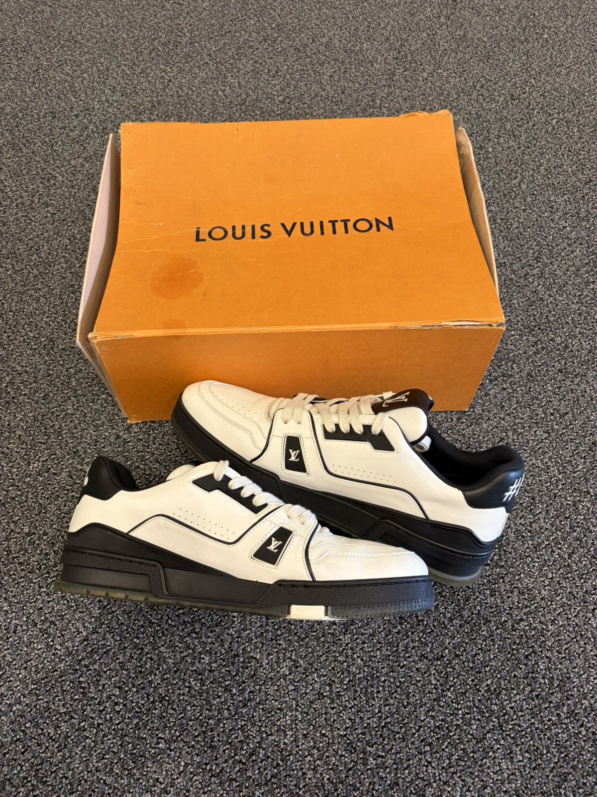 Louis Vuitton Louis Vuitton Black & White Trainers Size US 11 / EU 44 - 2 Thumbnail