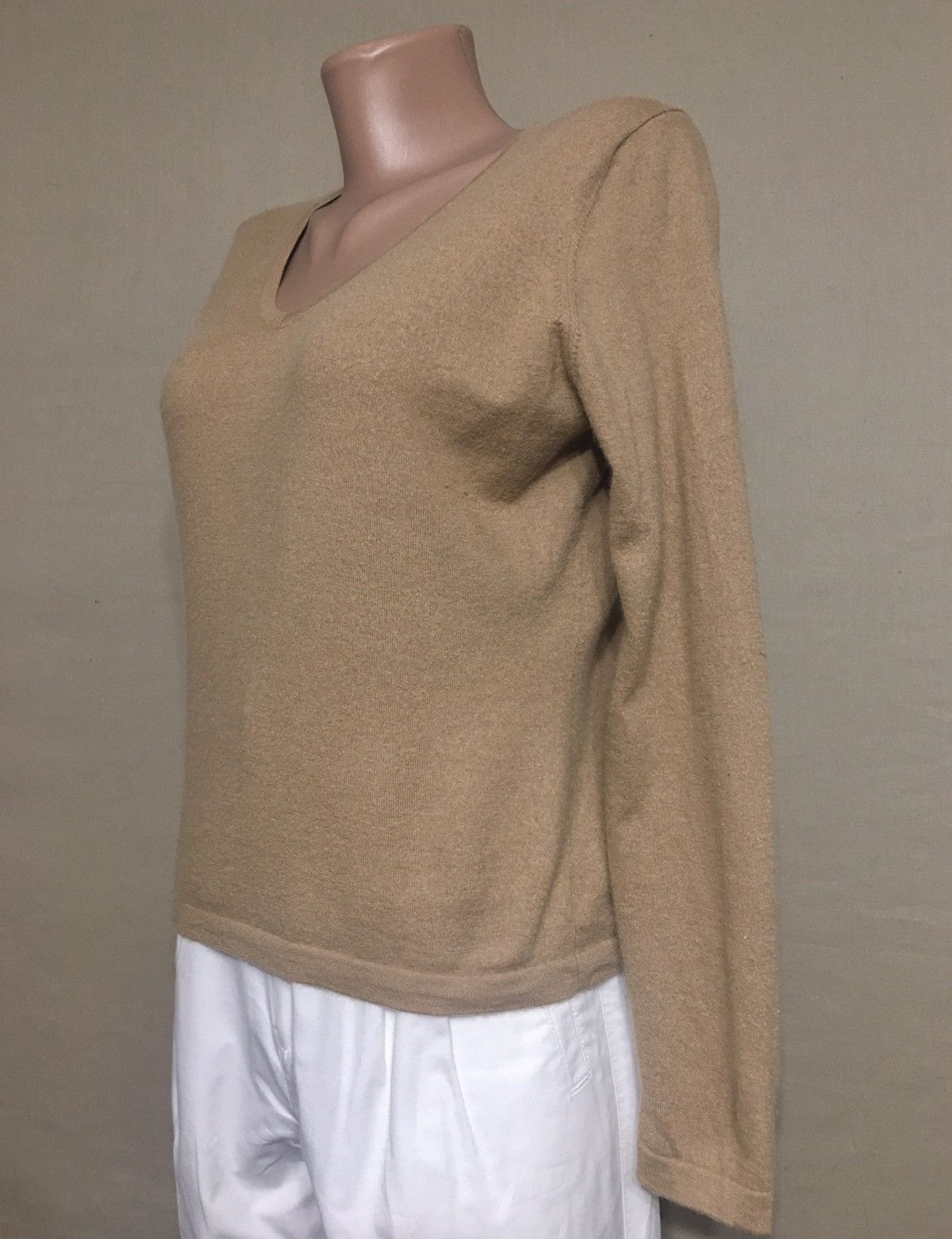 Johnstons Of Elgin Johnstons of Elgin Cashmere Beige Sweater Jumper Size M Size M / US 6-8 / IT 42-44 - 2 Thumbnail
