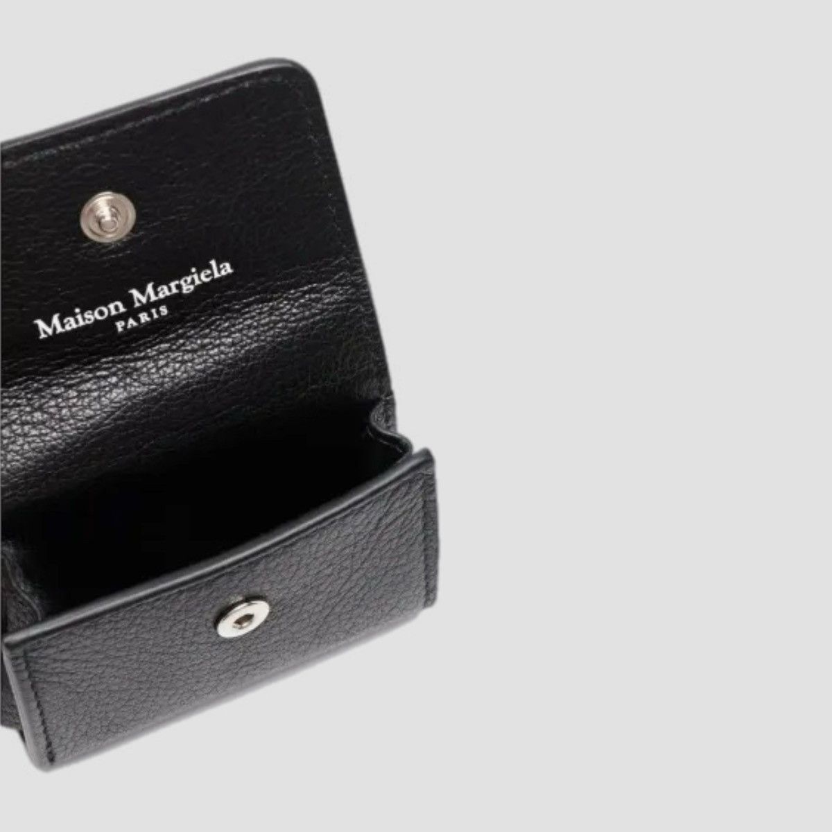 Maison Margiela Maison Margiela Strapped Airpods Pro Case Black Size ONE SIZE - 1 Thumbnail