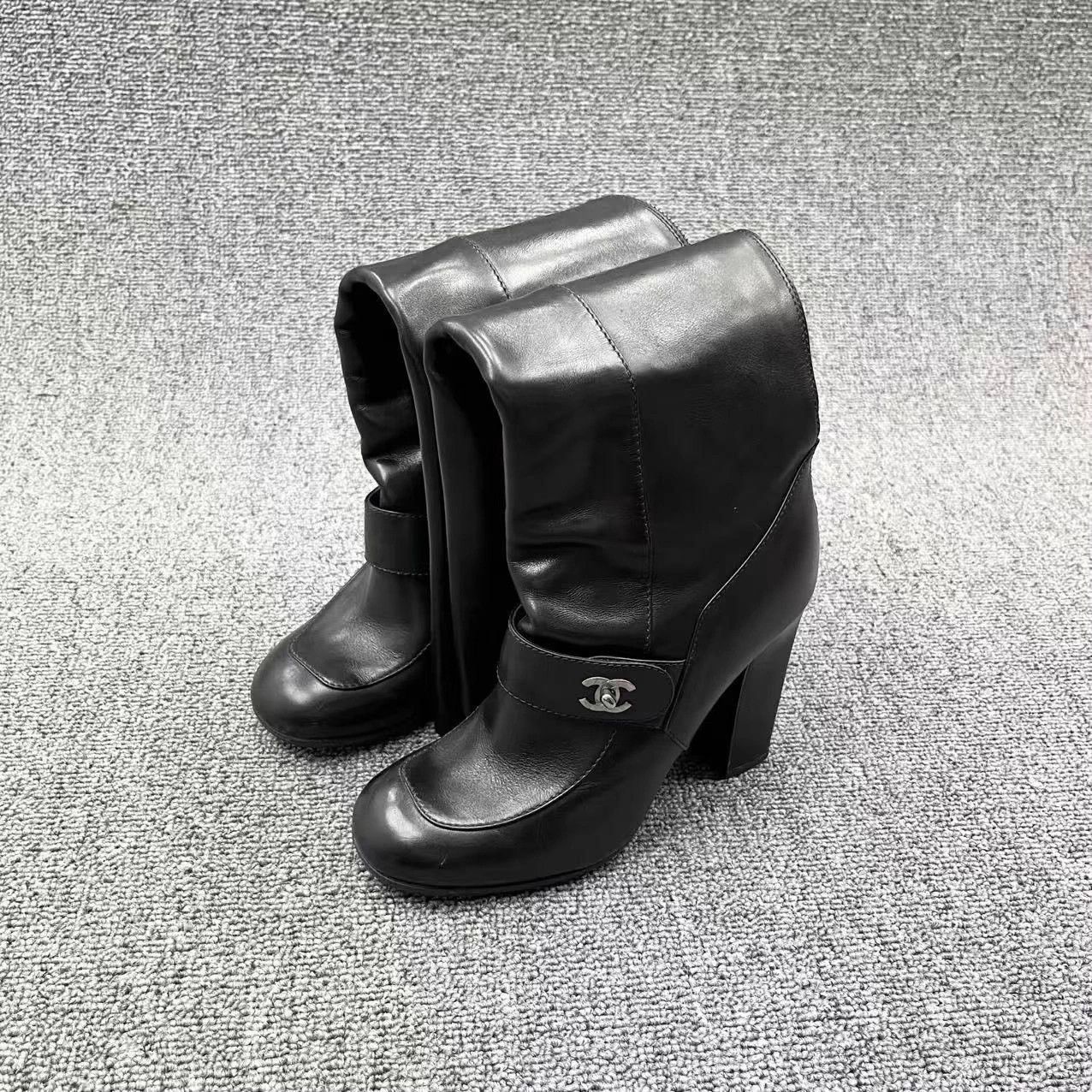 Chanel Chanel Black Lambskin CC Knee High Round Toe Boot 35.5 Size US 4.5 / IT 34.5 - 2 Thumbnail
