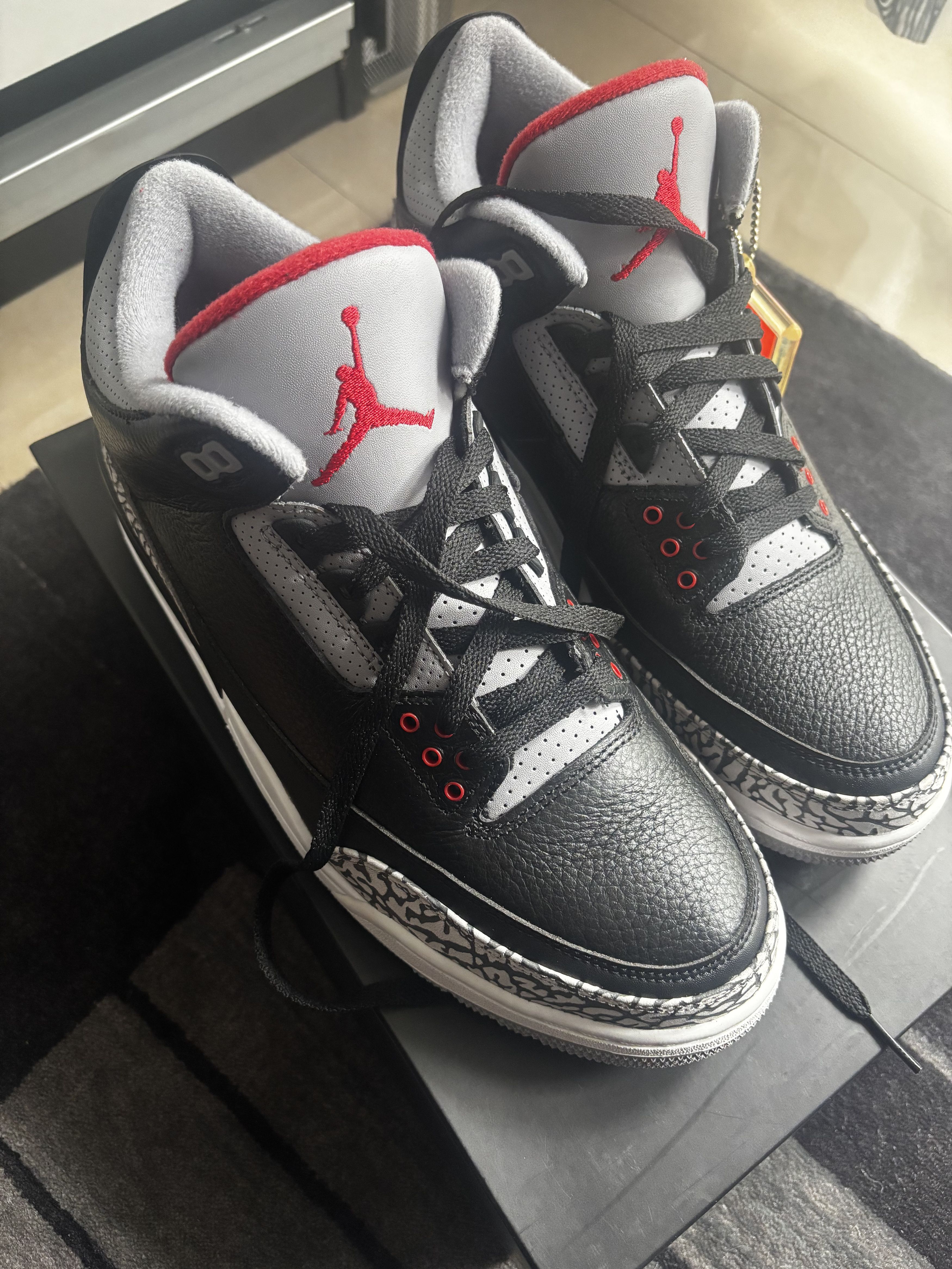 Jordan Brand Nike Air Jordan 3 Retro Black Cement 2018 US10.5/EU44.5 Size US 10.5 / EU 43-44 - 2 Thumbnail