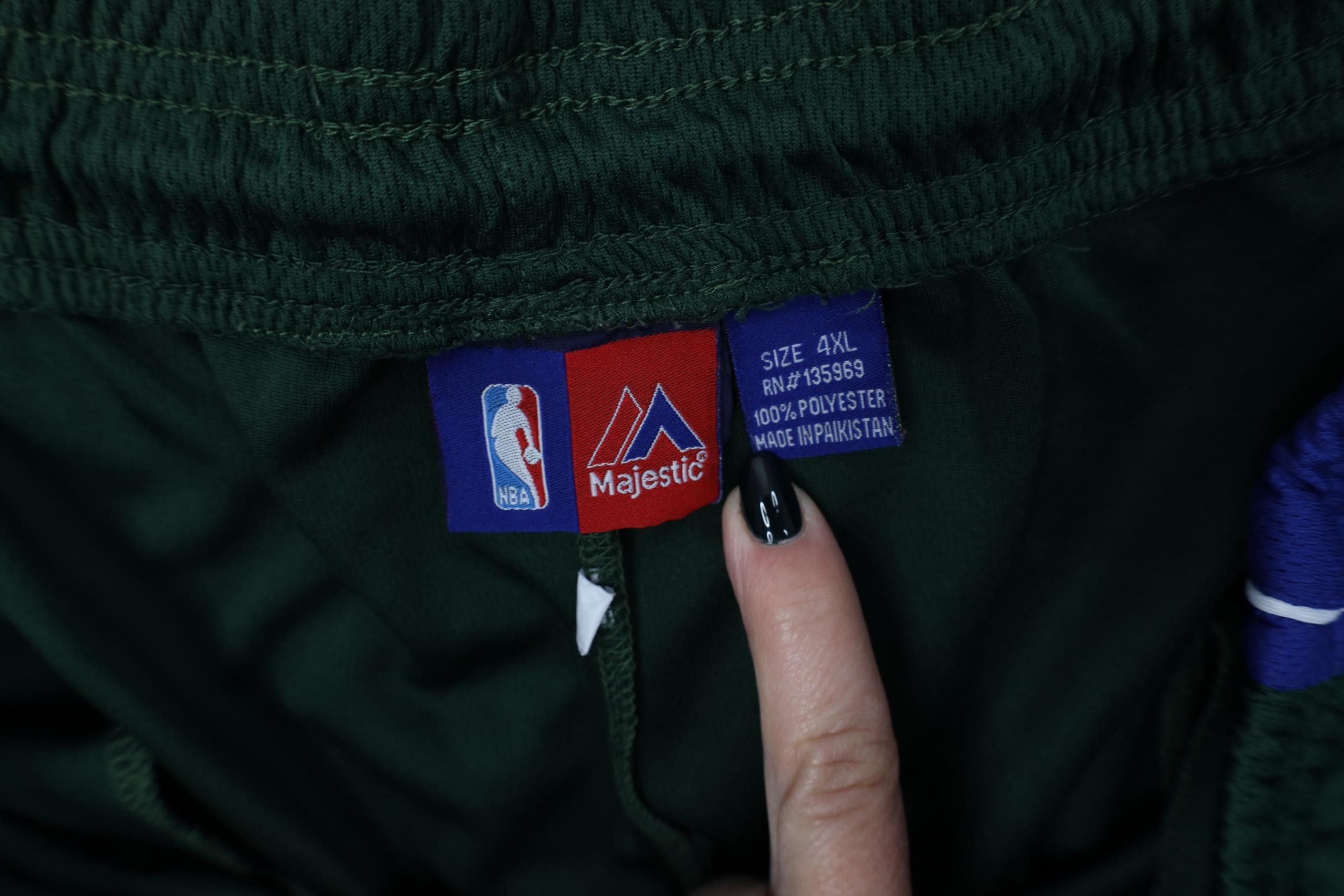 Majestic Vintage Majestic Above Knee Milwaukee Bucks Shorts Size US 42 / EU 58 - 8 Thumbnail