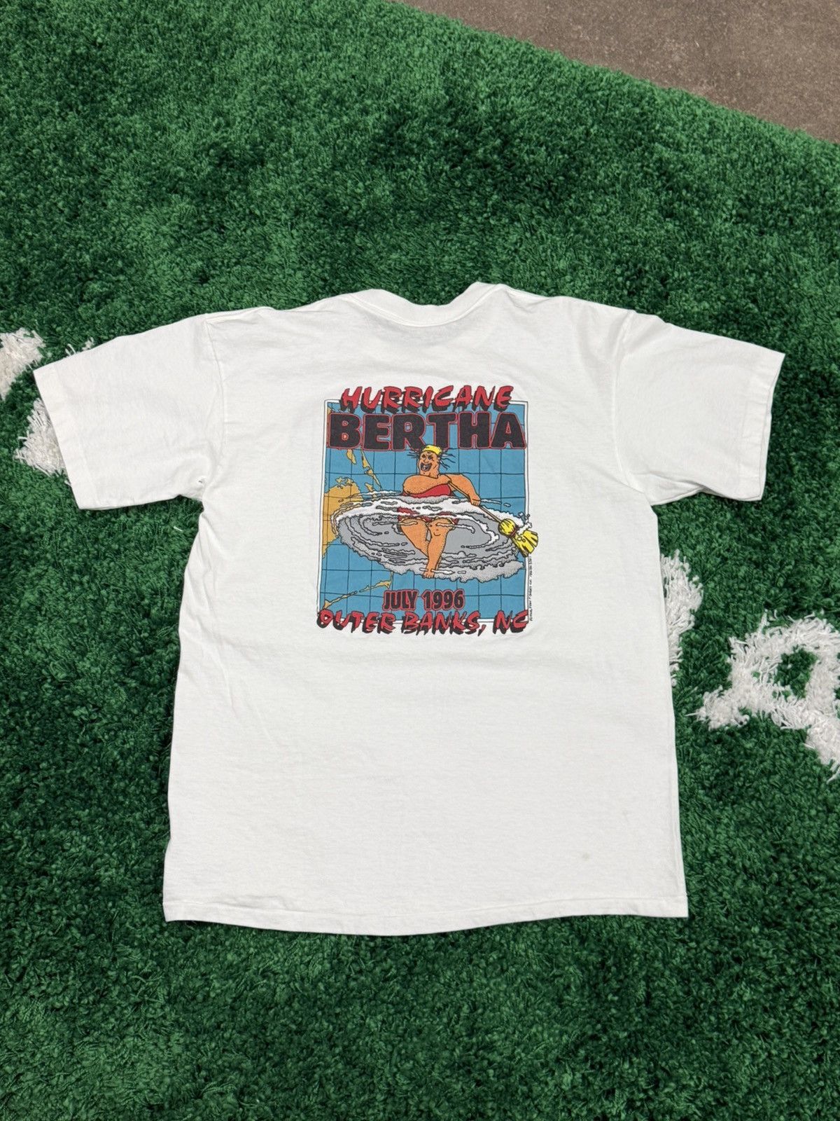 Vintage AMAZING Hurricane Bertha Outer Banks NC Tee White 90s Size US L / EU 52-54 / 3 - 3 Thumbnail