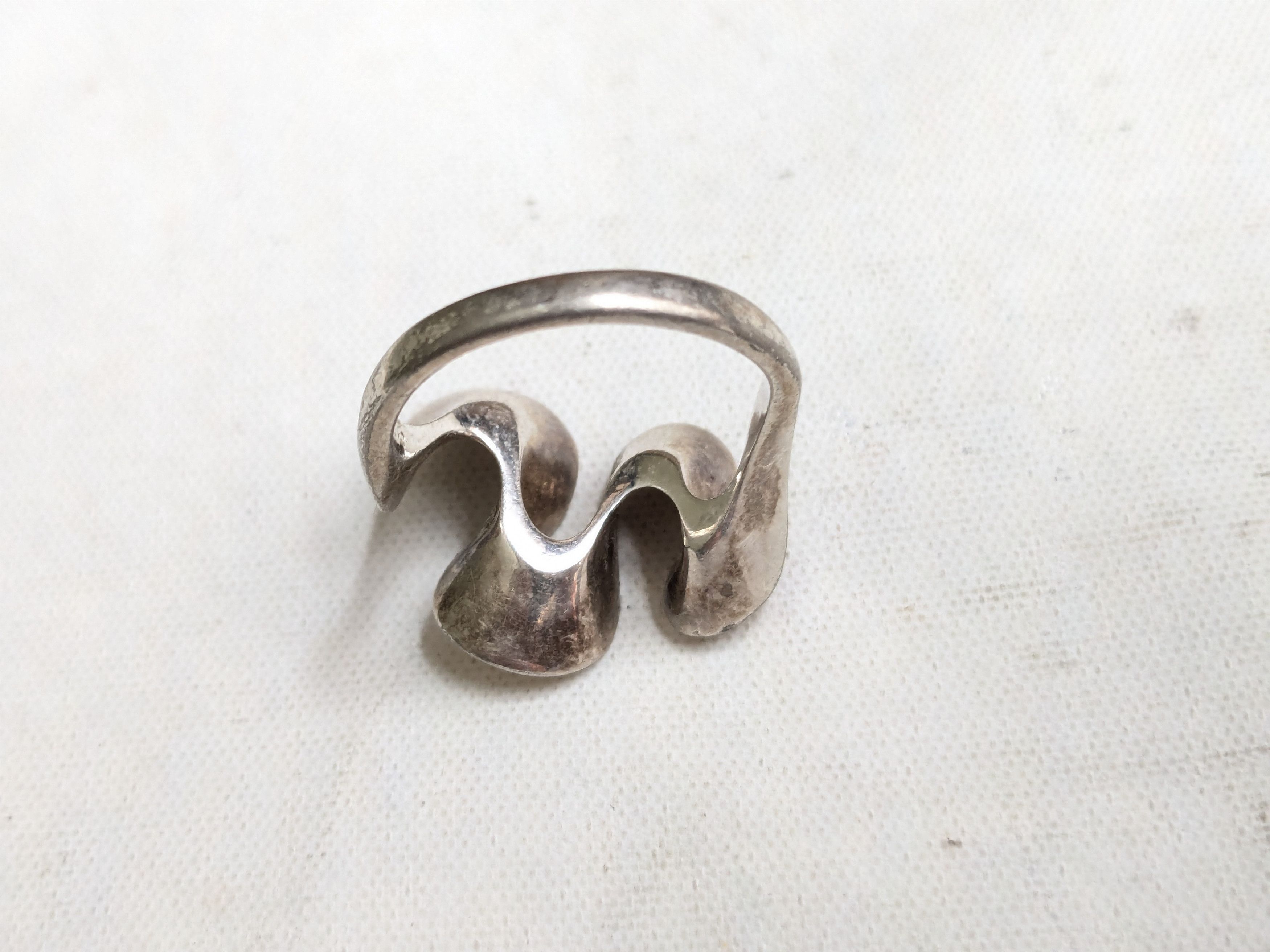 Jewelry Sterling Silver Ring Wavy 8 Modern Abstract Size ONE SIZE - 7 Thumbnail