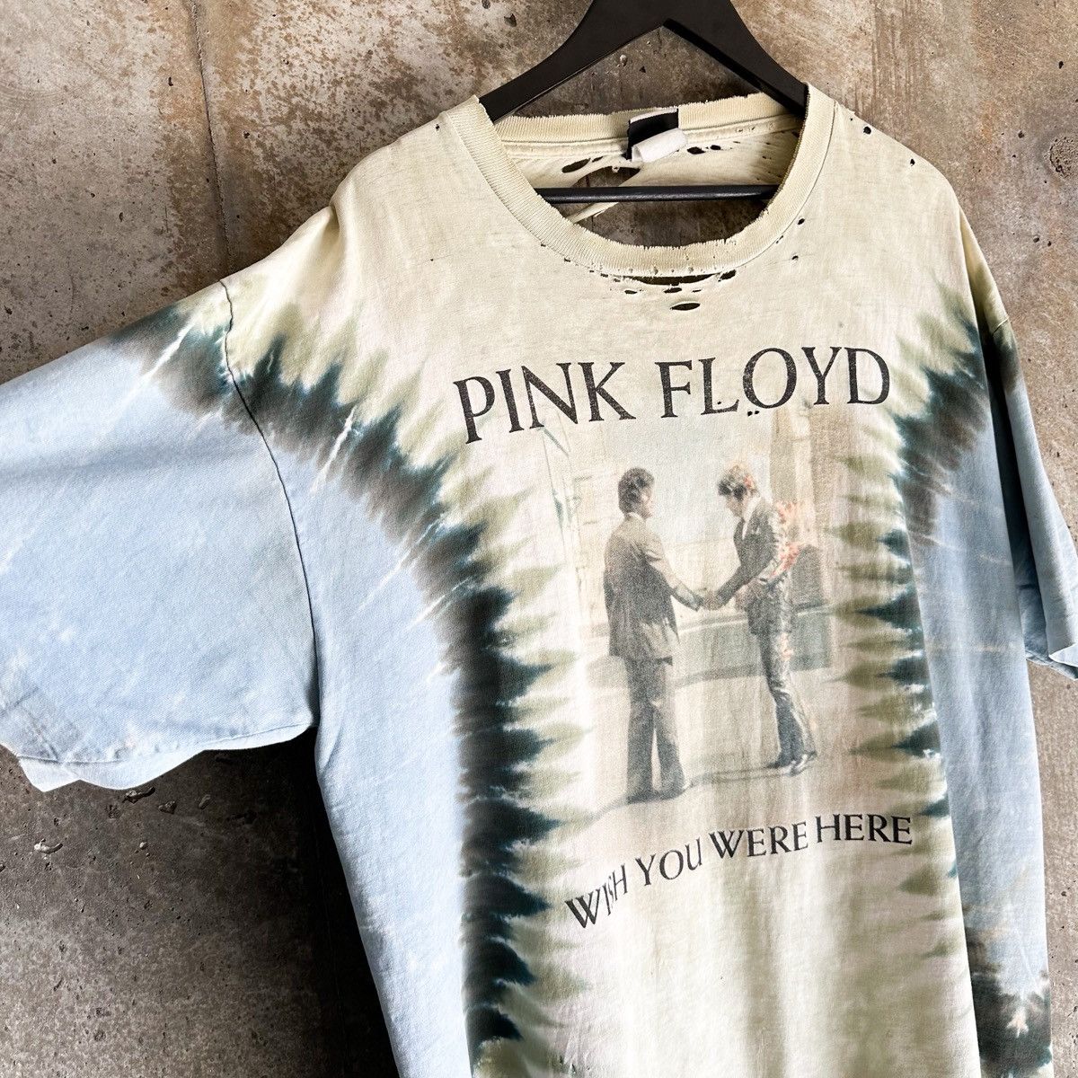 Pink Floyd 90s THRASHED Vintage PINK FLOYD Tie-Dye T-Shirt Size US XL / EU 56 / 4 - 3 Thumbnail