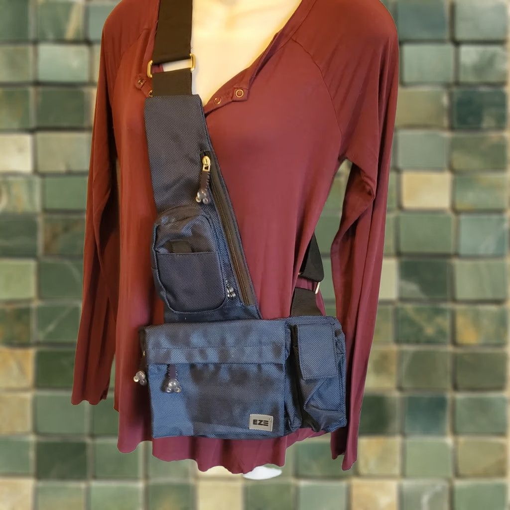 Vintage VINTAGE: No -> (excluded as not applicable) EZ crossbody Camera Travel Bag Navy Blue Mickey Mouse Zipper Pulls Resort Parks Size ONE SIZE - 1 Thumbnail