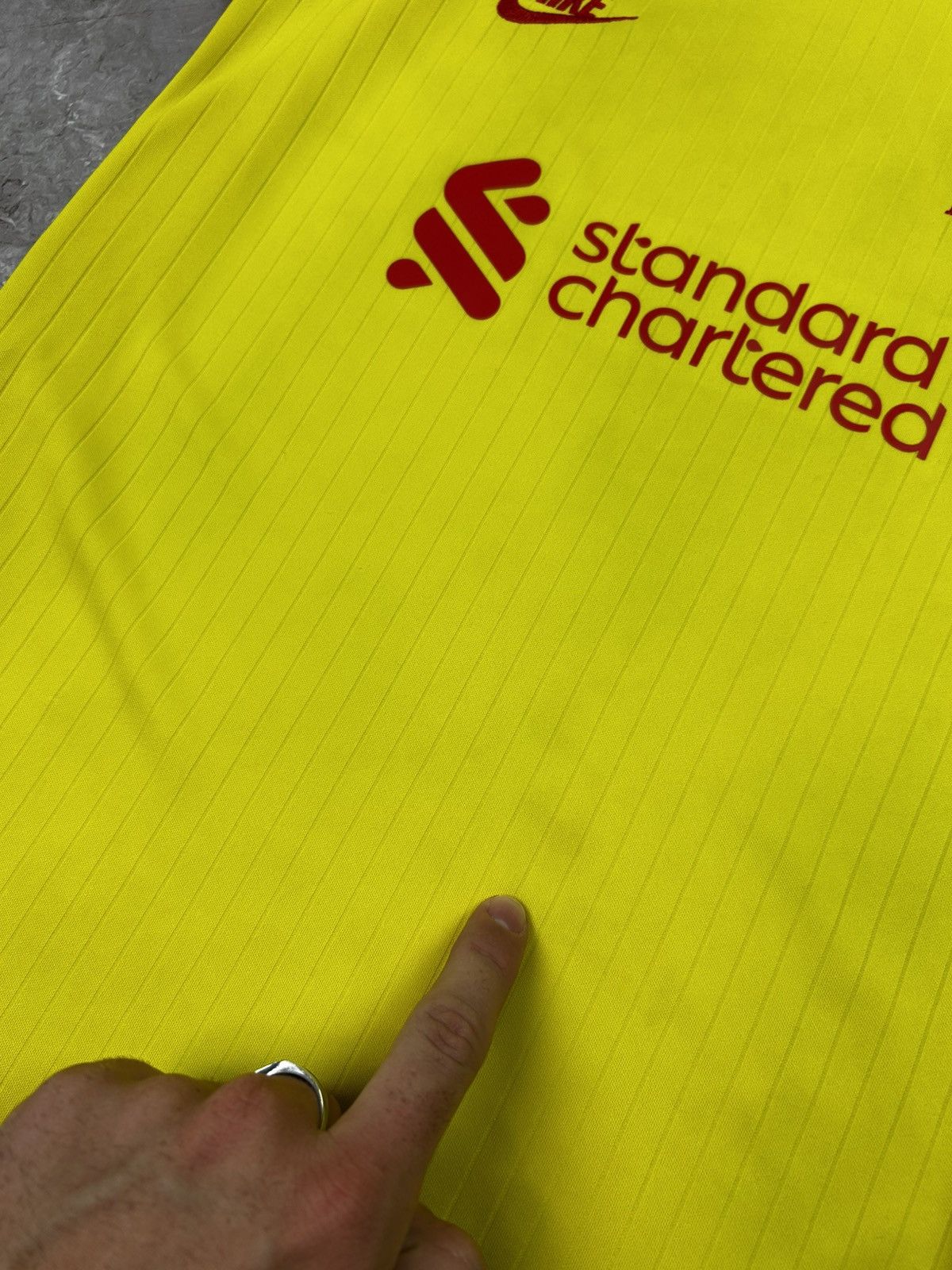 Nike Nike Liverpool Jersey Yellow Shirt FC 21/22 Dri-Fit Size US XS / EU 42 / 0 - 8 Thumbnail