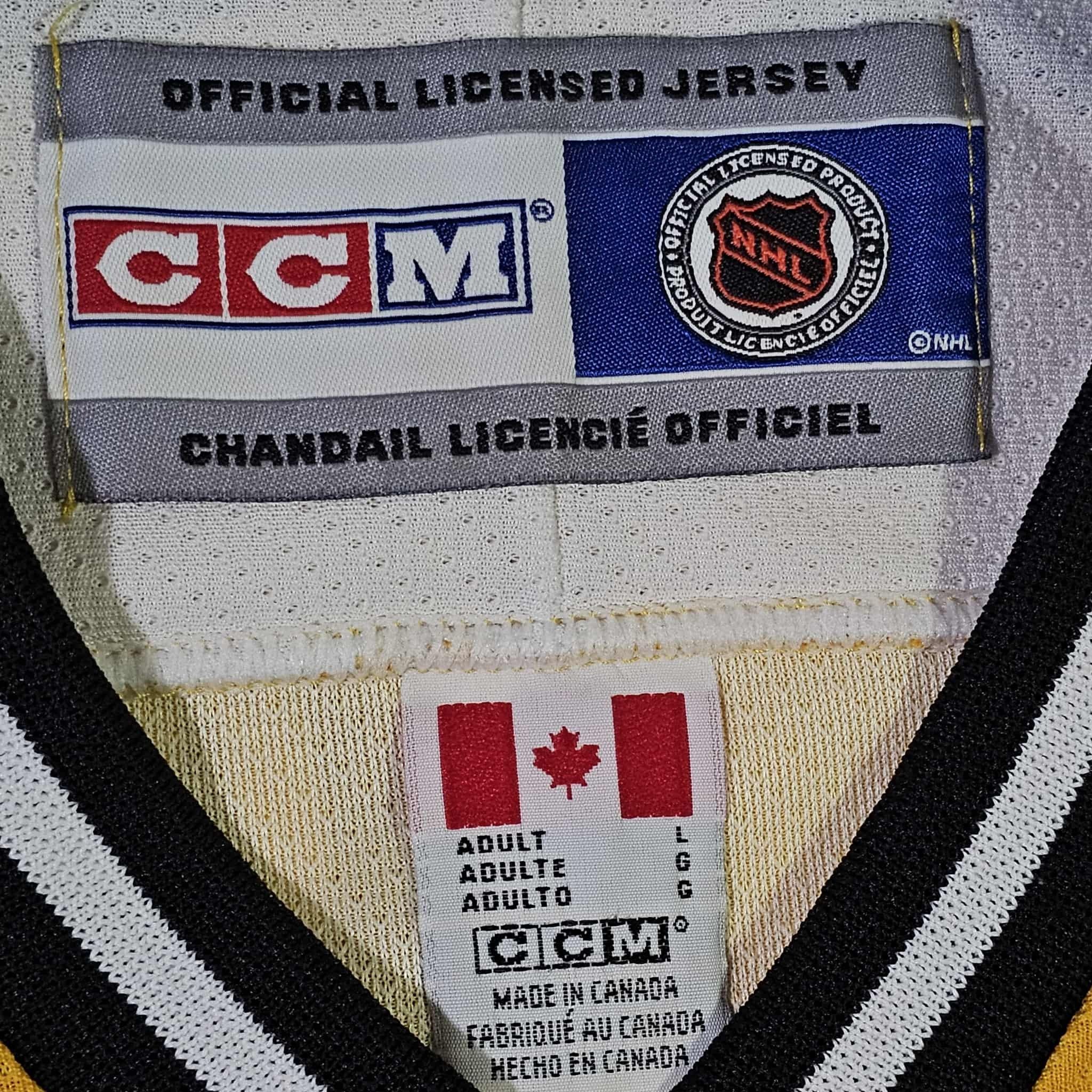 NHL Boston Bruins Vintage 90s Pooh Bear CCM Hockey Jersey Size US L / EU 52-54 / 3 - 5 Thumbnail