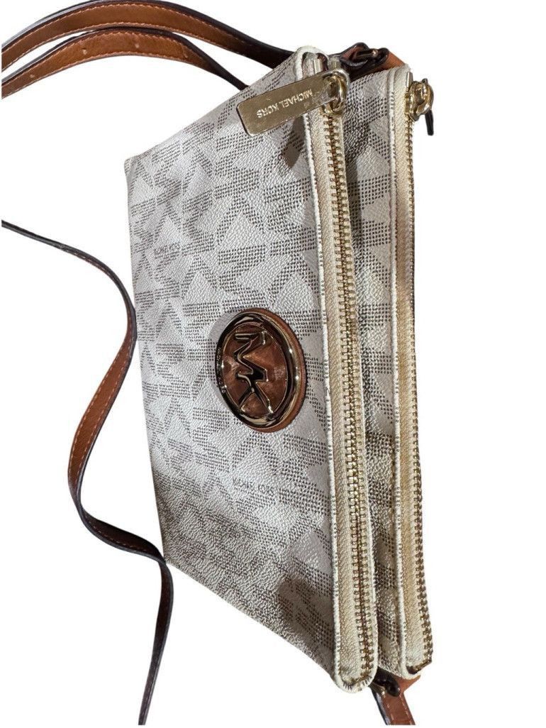 Michael Kors Michael Kors Fulton Large WhiteGray Signature Logo Crossbody Size ONE SIZE - 2 Thumbnail