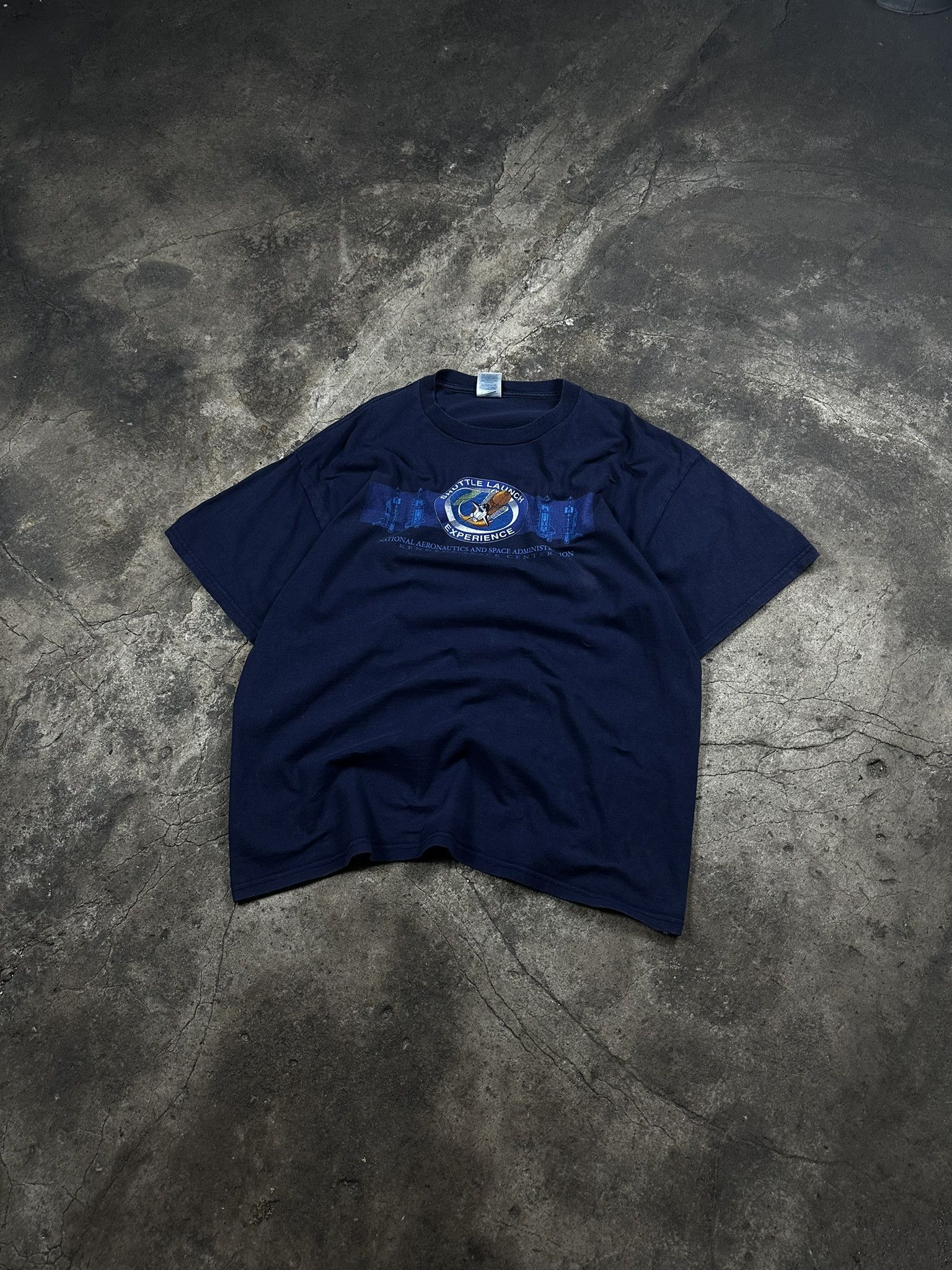 Vintage Vintage Kennedy Space Centre T-shirt NASA 2000s 00s Size US XL / EU 56 / 4 - 1 Thumbnail