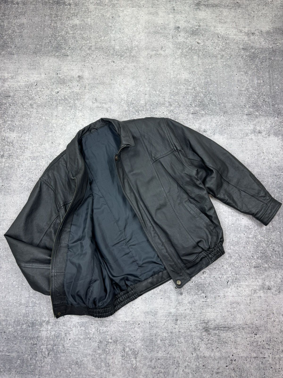 Vintage Vintage Genuine Leather Classic Bomber Leather Jacket Size L Size US L / EU 52-54 / 3 - 12 Thumbnail