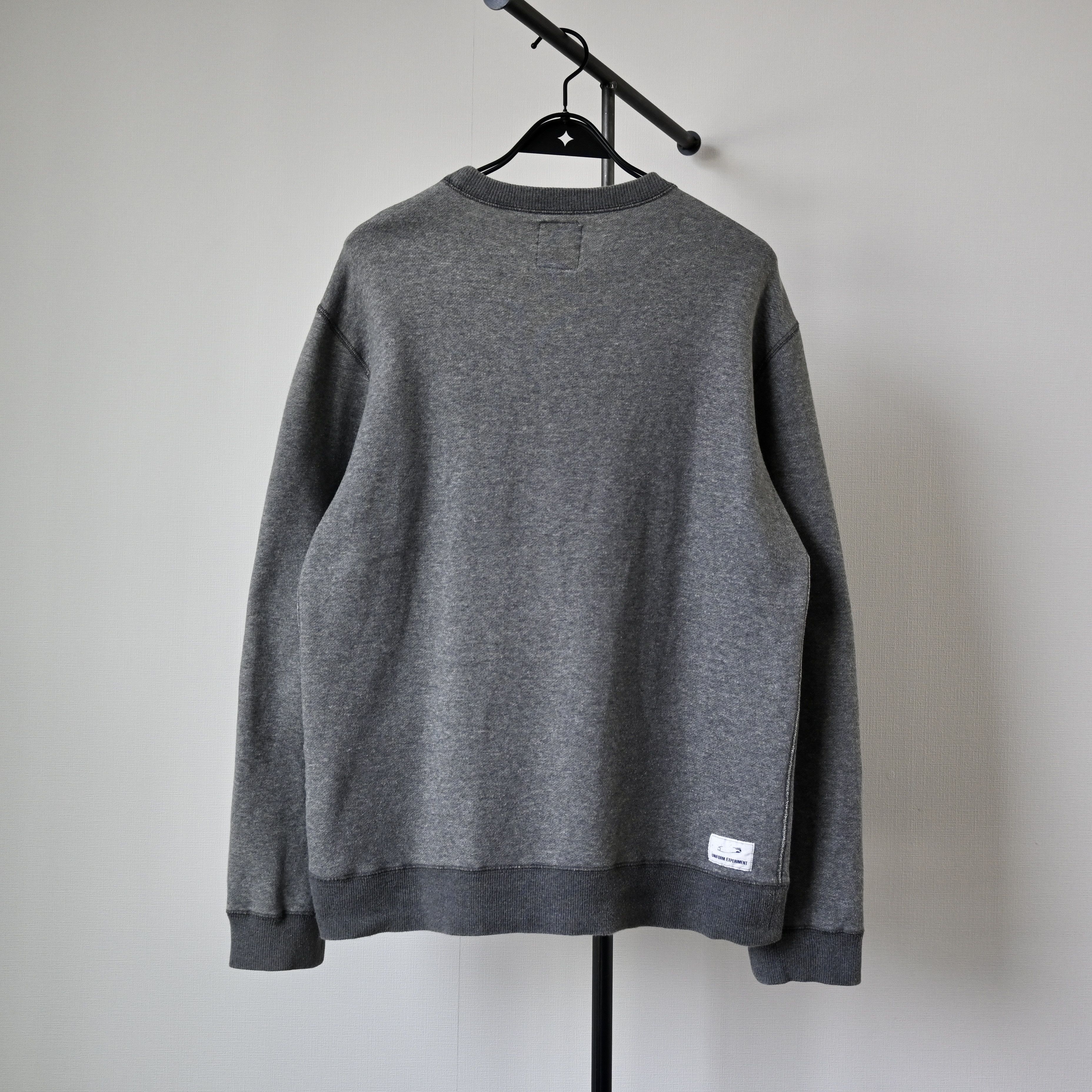 uniform experiment Uniform Experiment script crewneck sweatshirt, made in Japan Size US L / EU 52-54 / 3 - 2 Thumbnail