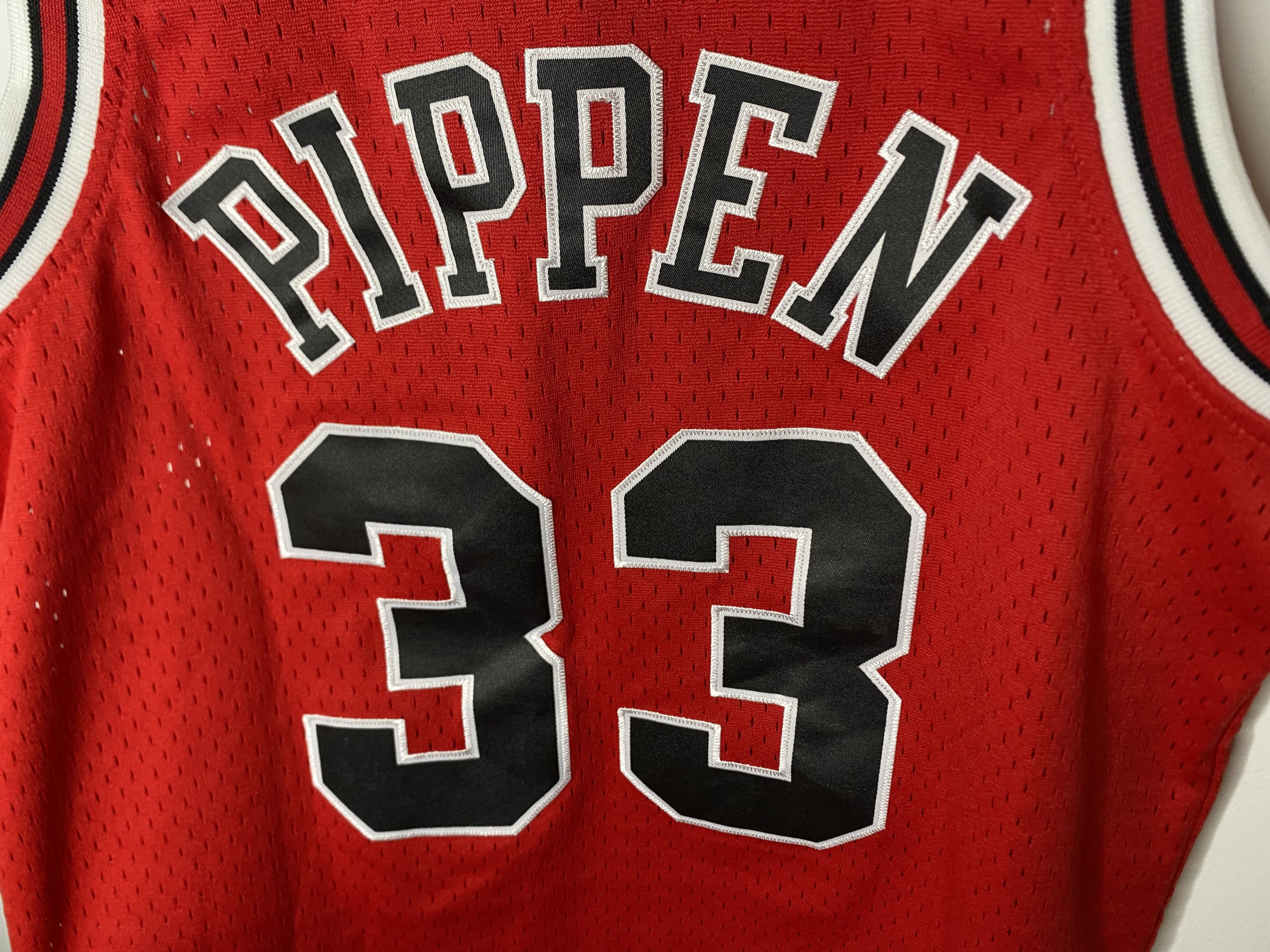 Mitchell & Ness PIPPEN #33 CHICAGO BULLS 1997 NBA BASKETBALL SHIRT JERSEY Size US XS / EU 42 / 0 - 3 Thumbnail