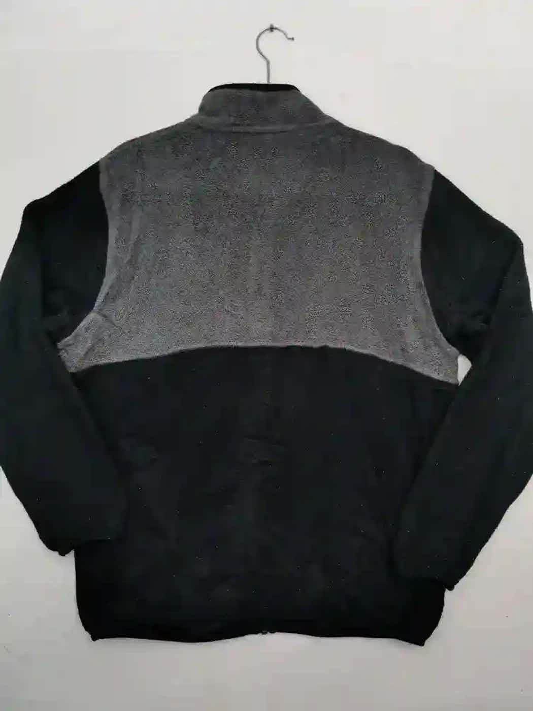Japanese Brand Vintage Uniqlo Fleece Sweaters Size US L / EU 52-54 / 3 - 4 Thumbnail