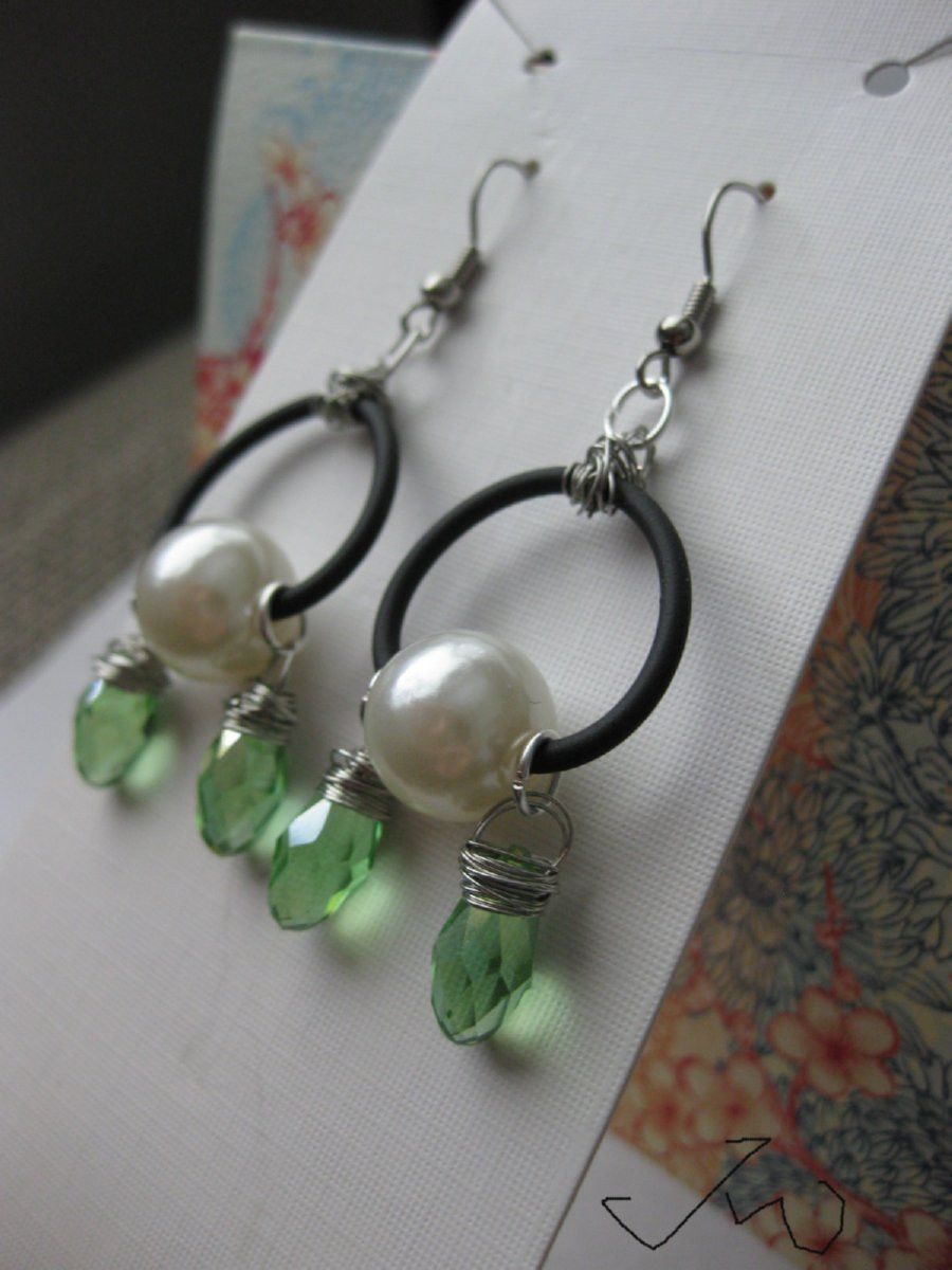Handmade White Pearl Bead Dangle Earrings With crystal Size ONE SIZE - 3 Thumbnail
