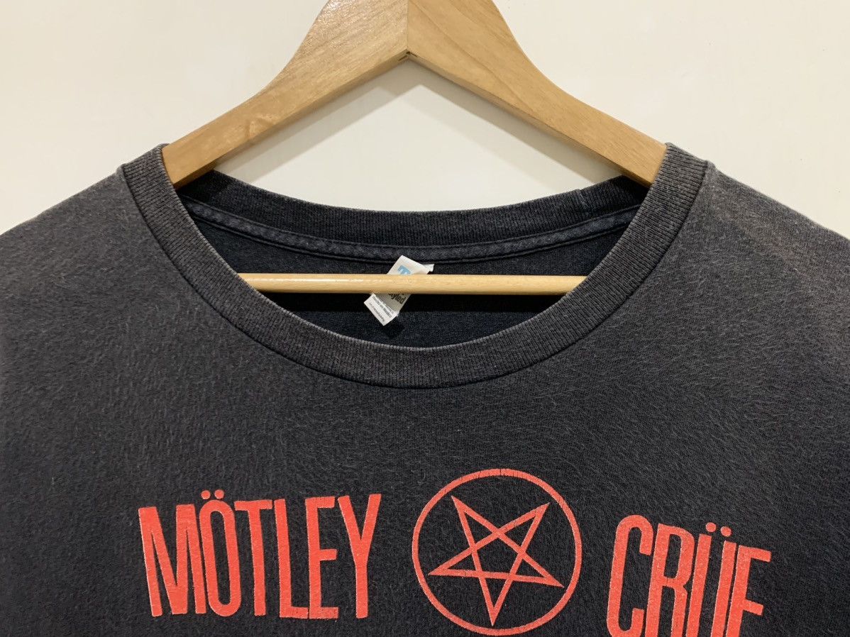 Band Tees Motley Crue SHOUT AT THE DEVIL Rock Band T-Shirt Size US L / EU 52-54 / 3 - 9 Thumbnail