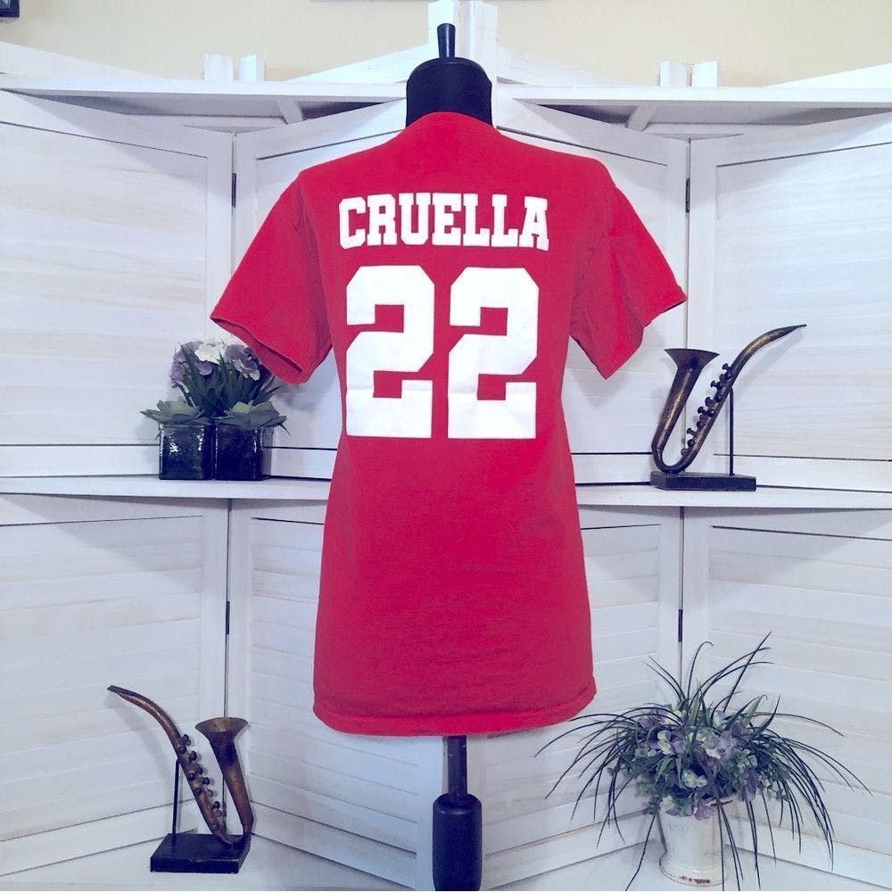 Gildan Disney Cruella Devile “Non Sense in the Nest” red t-shirt S Size S / US 4 / IT 40 - 2 Thumbnail