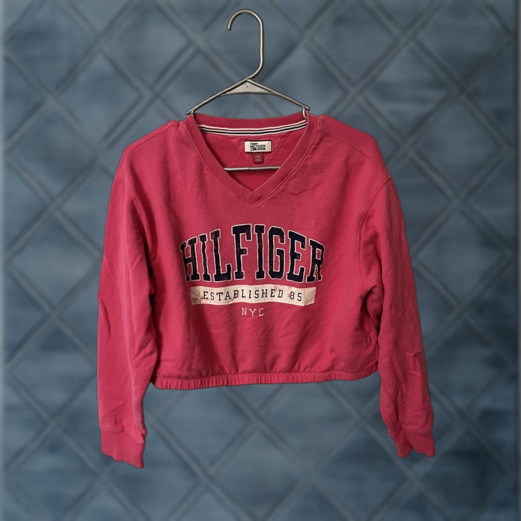 Tommy Hilfiger VINTAGE Tommy Hilfiger Sweatshirt Shirt Women XS Pink Pullover V-Neck 90s Activewear Mens Womens Girls Size XS / US 0-2 / IT 36-38 - 1 Thumbnail