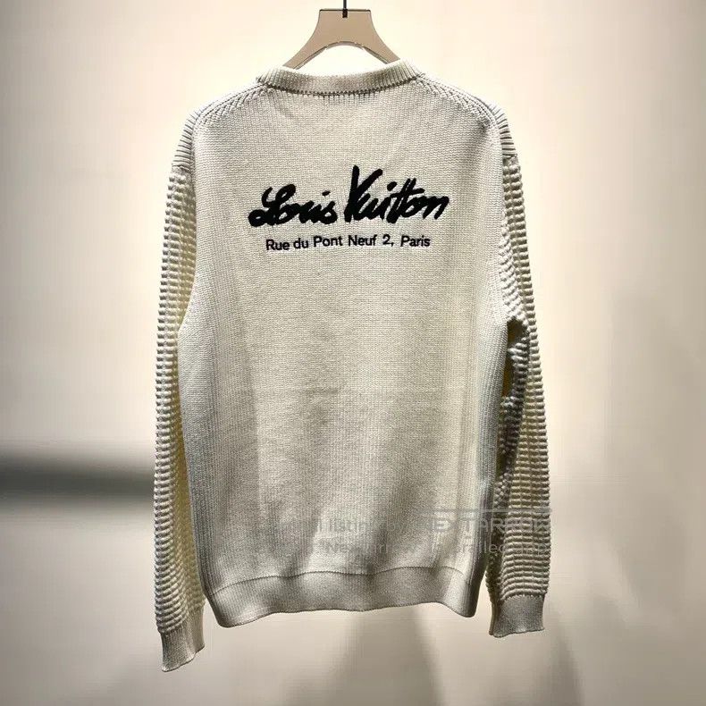Louis Vuitton Louis Vuitton Solid Back Logo Embroidered Knit Sweater Size US L / EU 52-54 / 3 - 7 Thumbnail