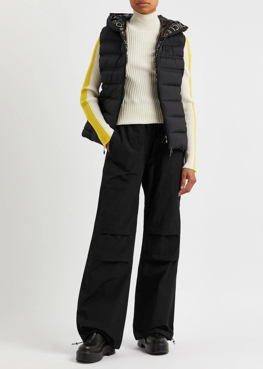Moncler o1y1125 Sweatpant in Black Size 26" / US 2 / IT 38 - 4 Thumbnail