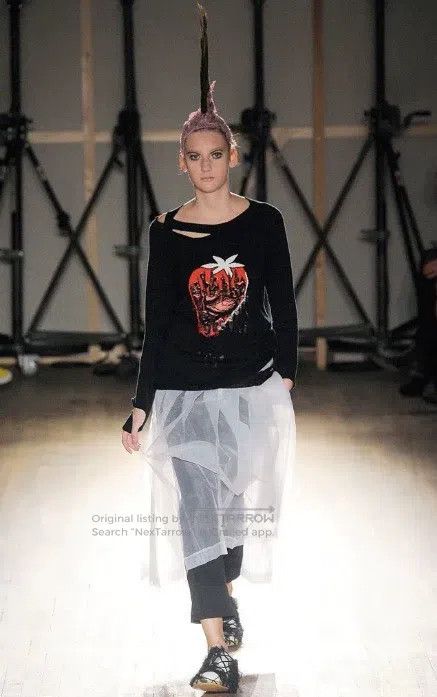 Comme des Garcons Comme Des Garcons Strawberry torn punk top Size S / US 4 / IT 40 - 2 Thumbnail