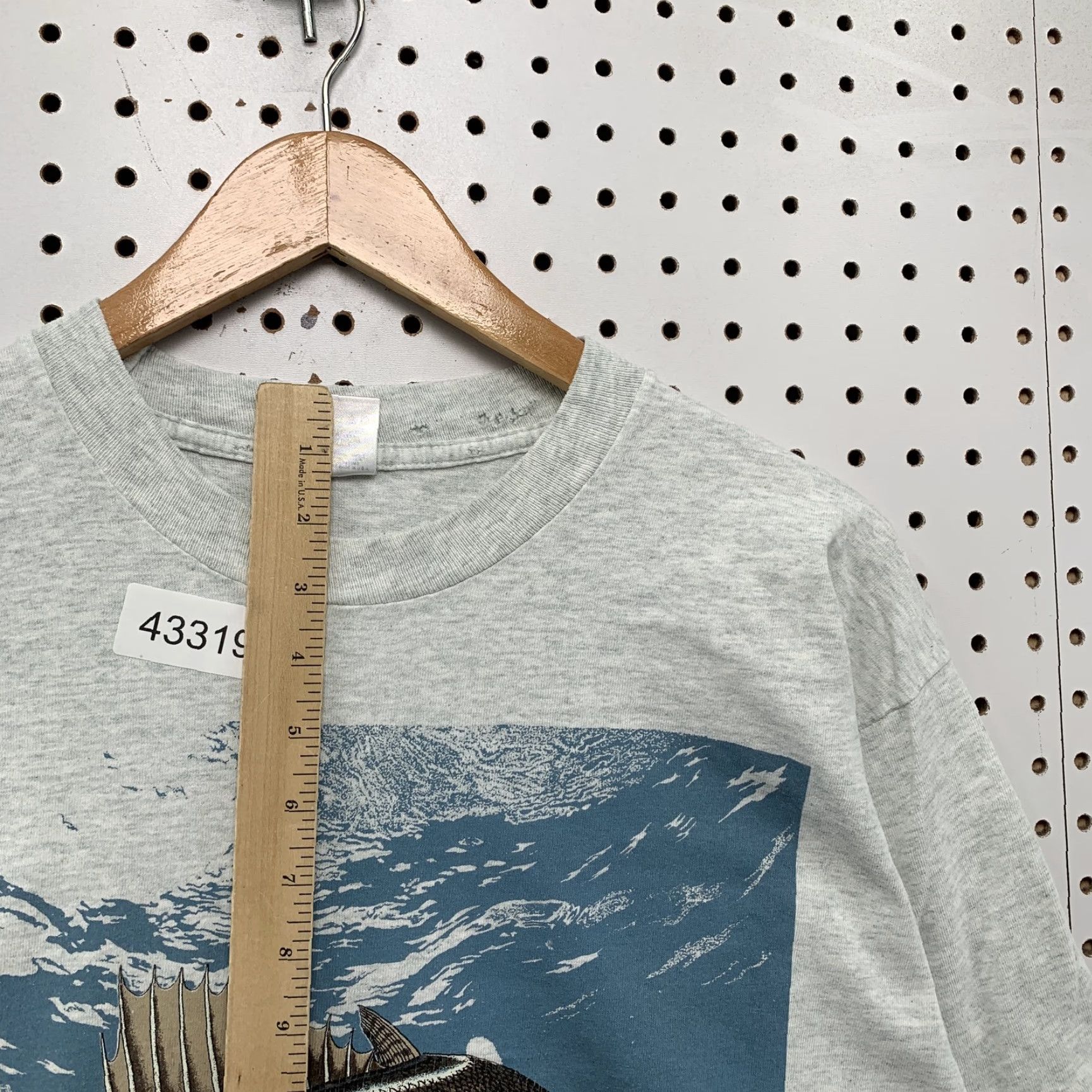 Fruit Of The Loom VINTAGE Fruit of the Loom Shirt Mens Large Gray 90s Walleye Fish Graphic Nature USA Mockup? Size US L / EU 52-54 / 3 - 6 Thumbnail