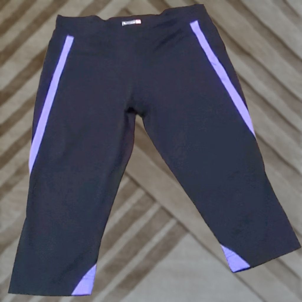 Tek Gear Tek Gear Women's XL Capri Leggings Active Dri-Tek Stretch Slim Leg Multicolor Pattern Size 40" / US 18 - 1 Thumbnail