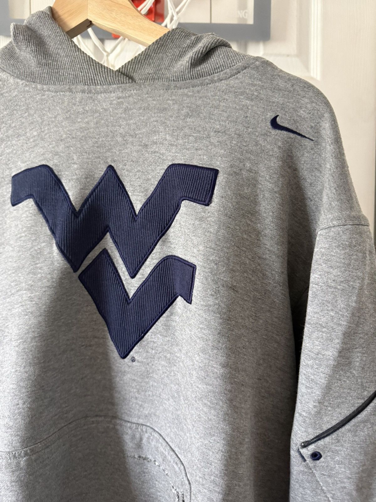 Nike Vintage Nike West Virginia Hoodie Size US S / EU 44-46 / 1 - 2 Thumbnail