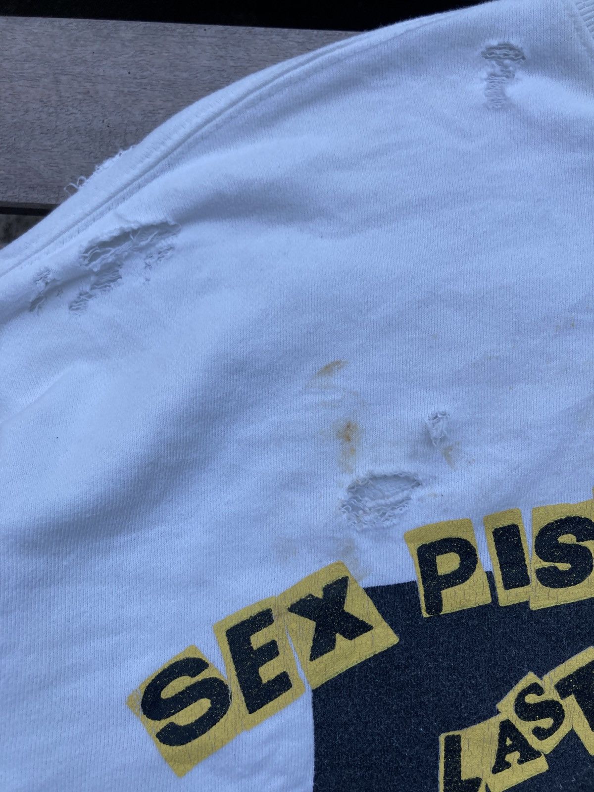 Band Tees Vintage Bootleg Sex Pistols Distressed Crewneck Sweatshirt Size US L / EU 52-54 / 3 - 9 Thumbnail