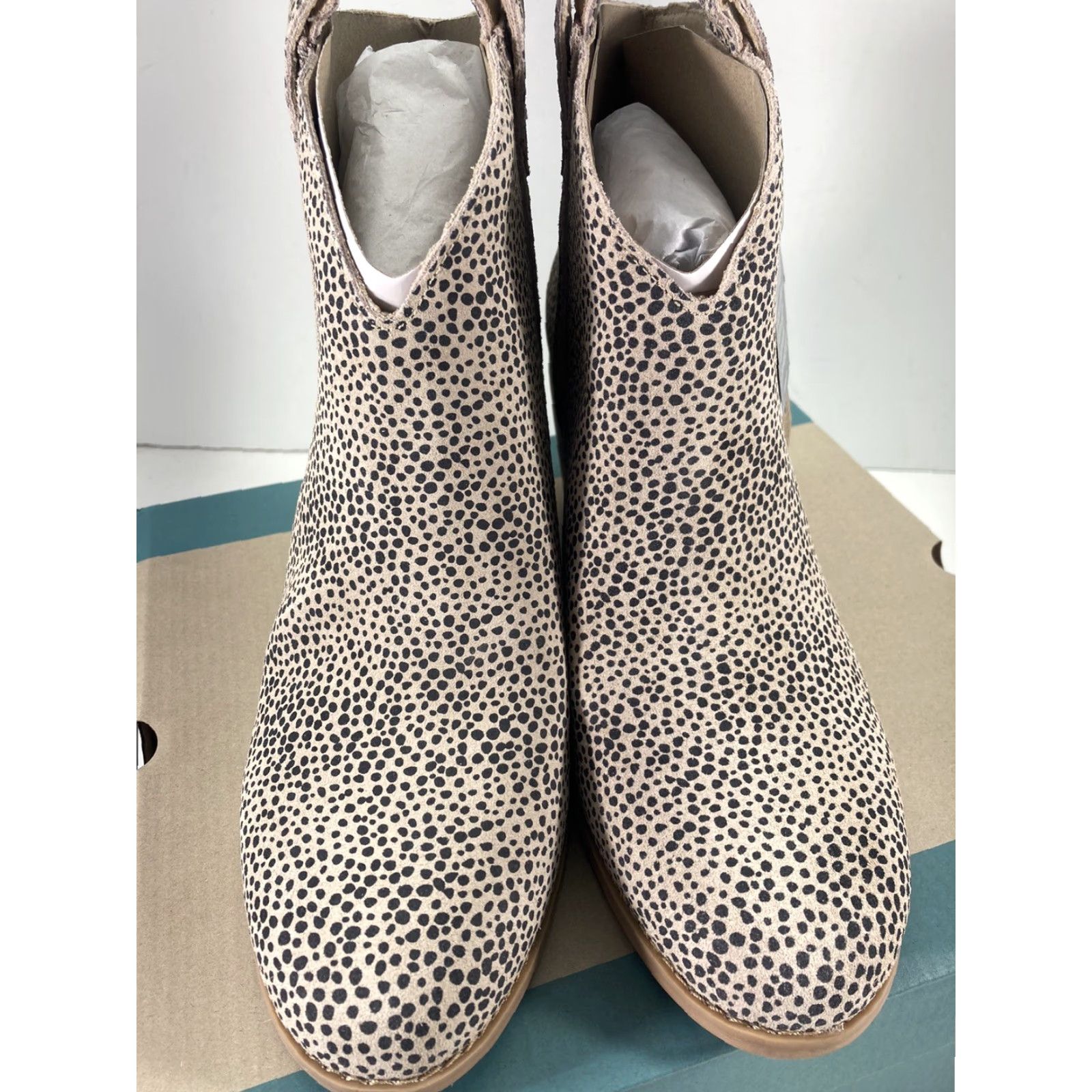 Toms Toms Constance Ankle Chelsea Boots Women Size 10 Suede Leather Cheetah Print NIB Size US 10 / IT 40 - 2 Thumbnail