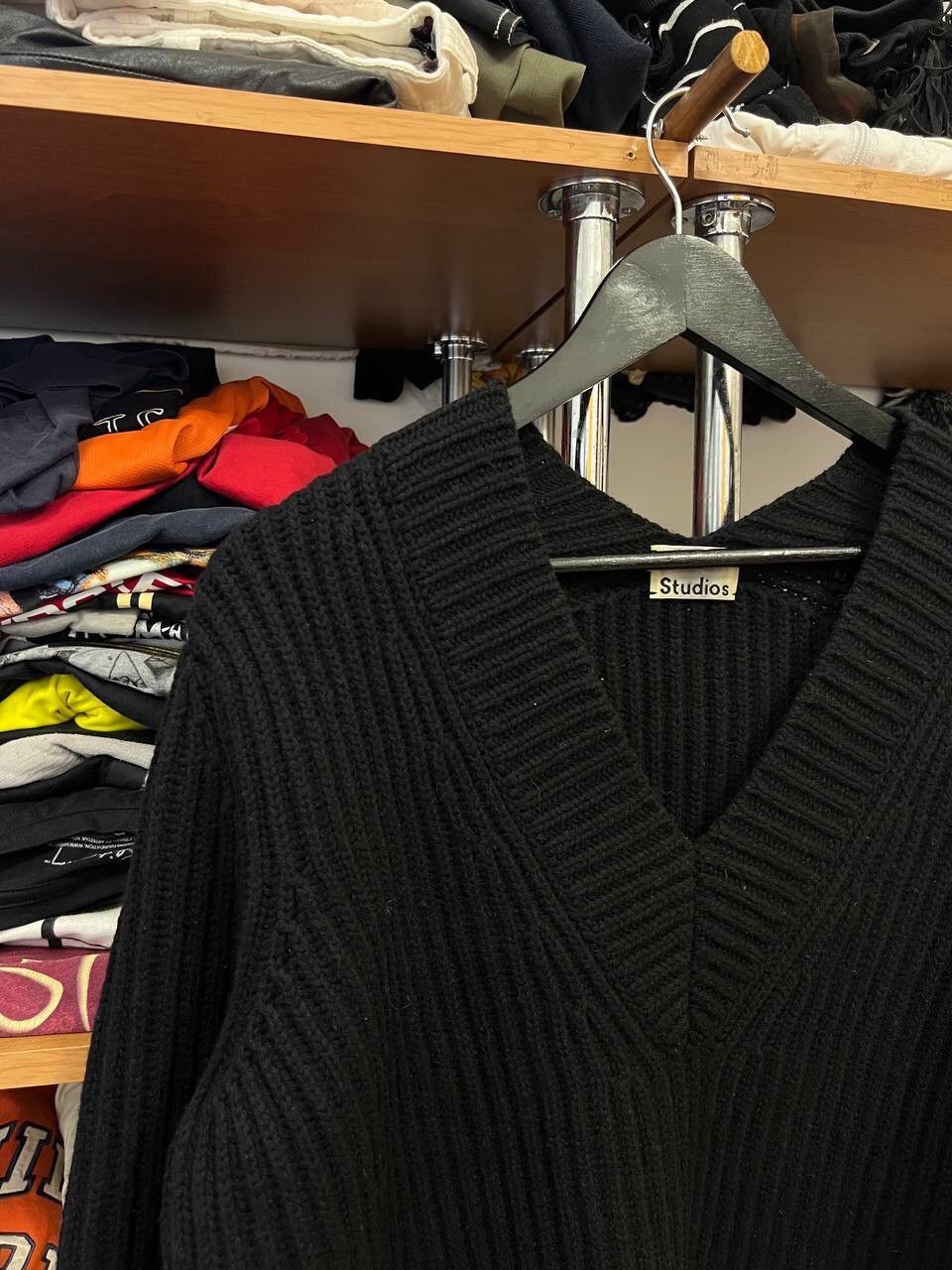 Acne Studios Acne Studios V Neck Vintage Luxury Sweater Size XS Size XS / US 0-2 / IT 36-38 - 2 Thumbnail
