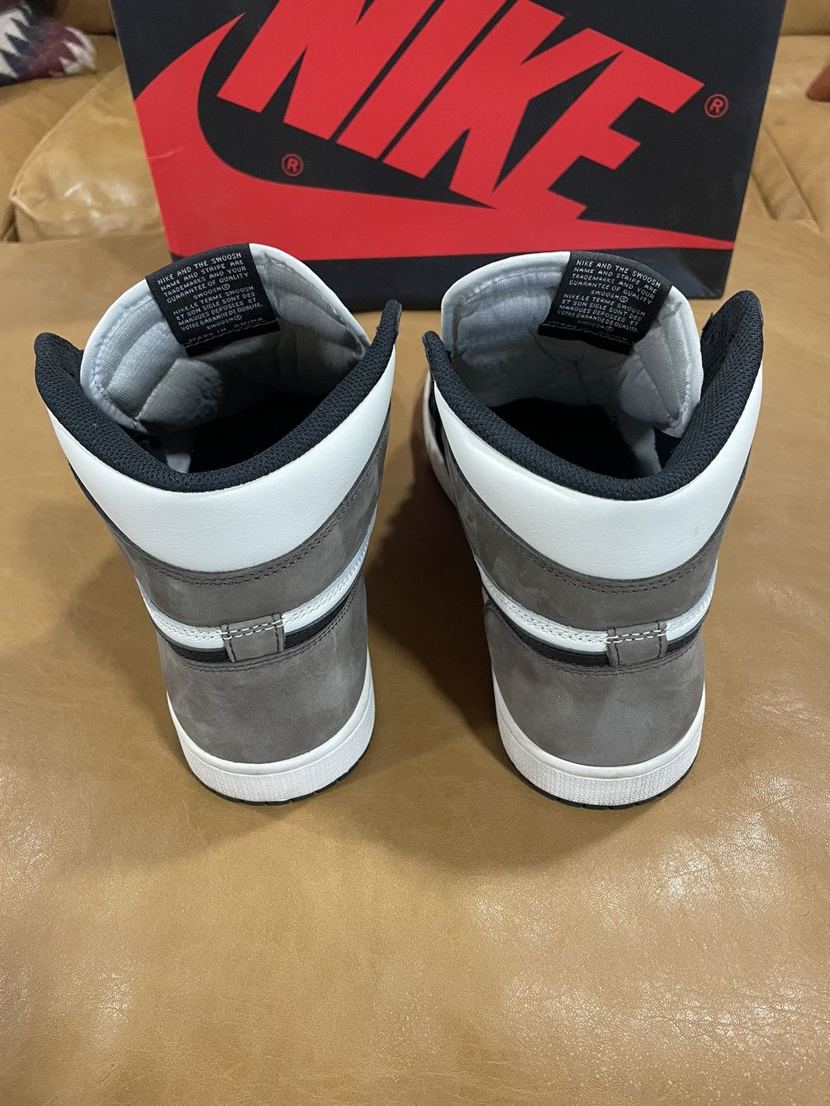 Jordan Brand × Nike Jordan Retro 1 High “Mocha” Size US 10.5 / EU 43-44 - 4 Thumbnail