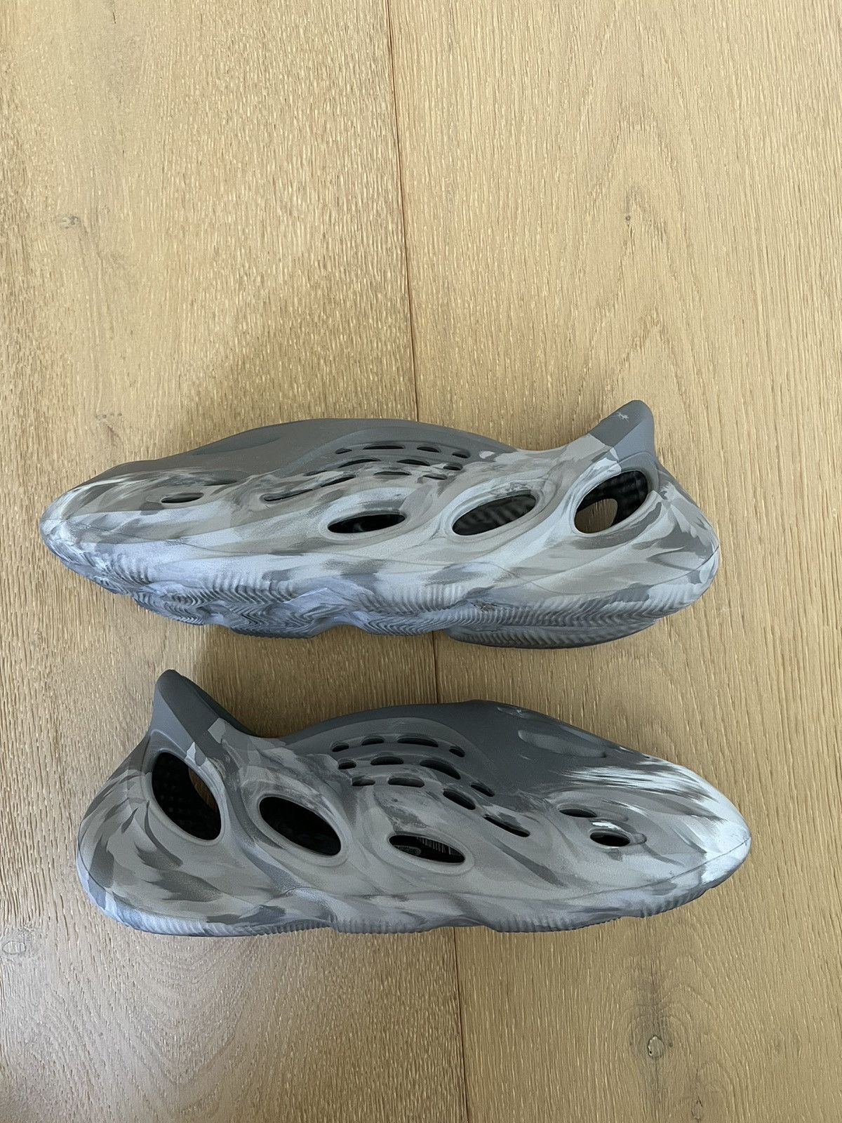 Adidas Gray Yeezy Foam RNR Size US 11 / EU 44 - 4 Thumbnail