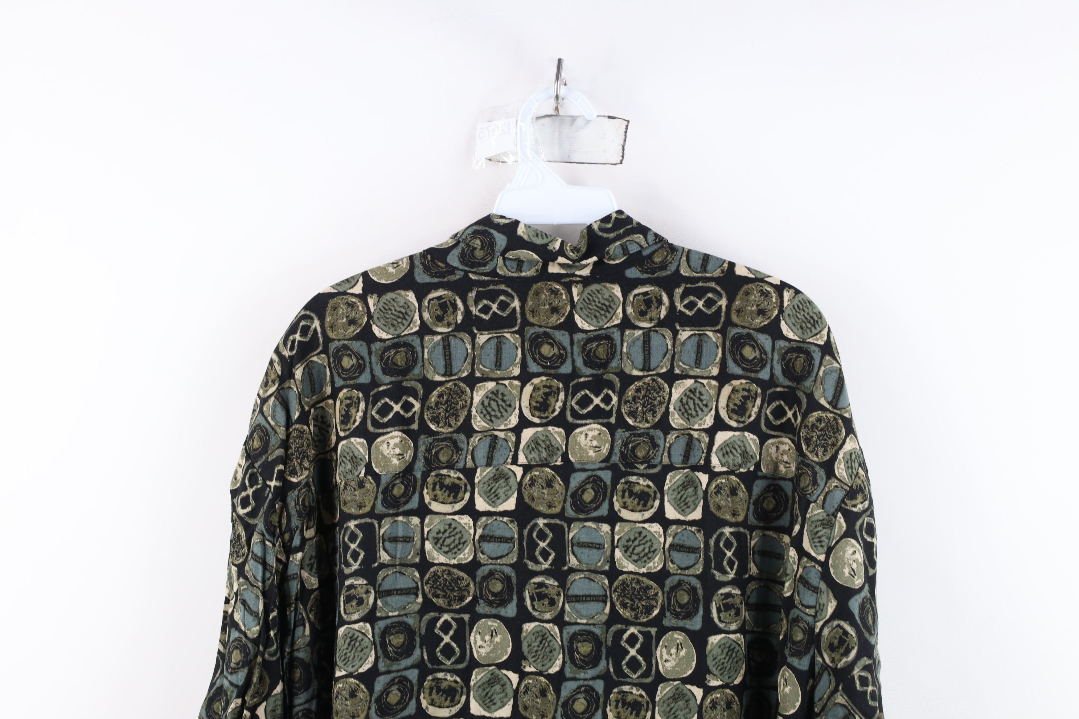 Vintage Vintage 90s Streetwear Geometric Collared Button Shirt Size US XL / EU 56 / 4 - 9 Thumbnail