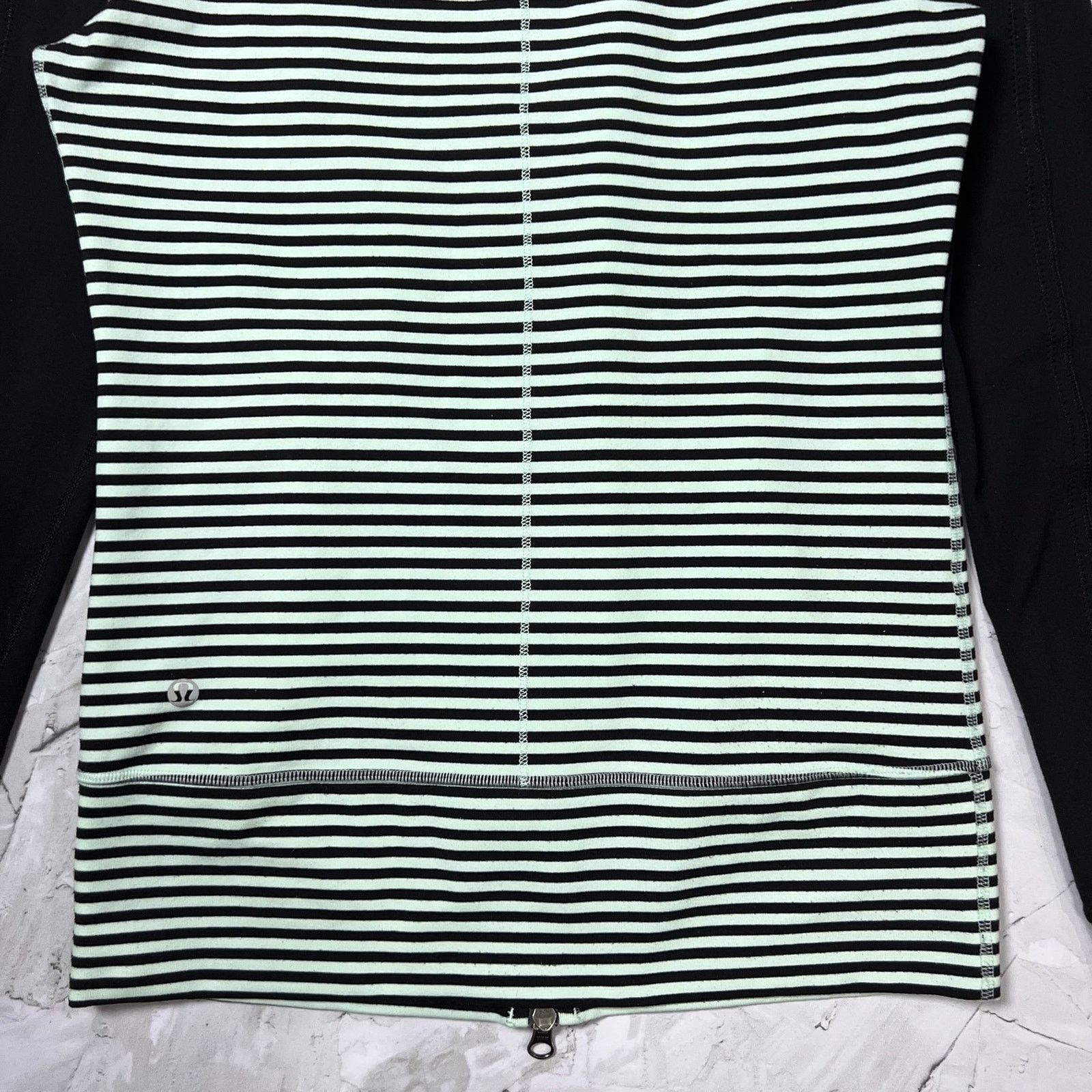 Lululemon Lululemon Daily Yoga Jacket Mint Black Stripe LUON Size 4 Size S / US 4 / IT 40 - 13 Thumbnail