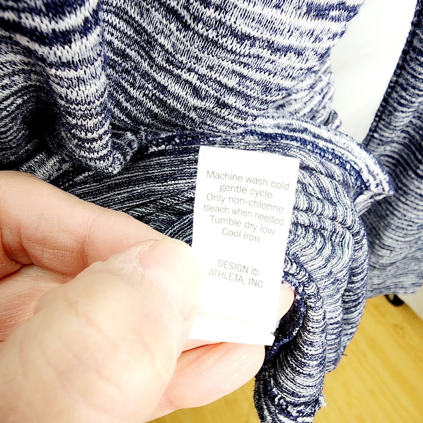 Athleta Athleta Navy Blue & Gray Breezy Cutout Long Sleeve Top Size L / US 10 / IT 46 - 9 Thumbnail