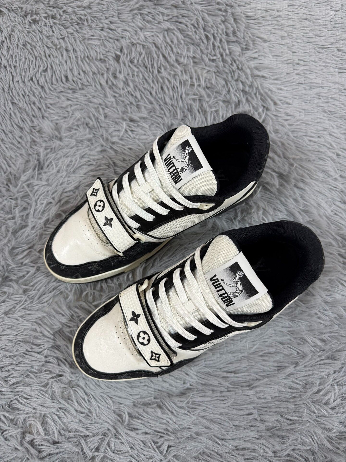Louis Vuitton Louis Vuitton Training Black Lowtop Sneakers 7 Men Size US 7 / EU 40 - 1 Thumbnail