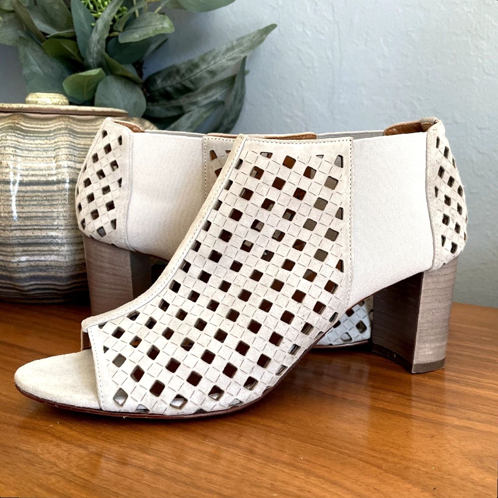 Aquatalia Aquatalia Shari Perforated Suede Open-Toe Booties Sz 10 Women's Boots City Going Out Gray Pearl 10 Size US 10 / IT 40 - 2 Thumbnail