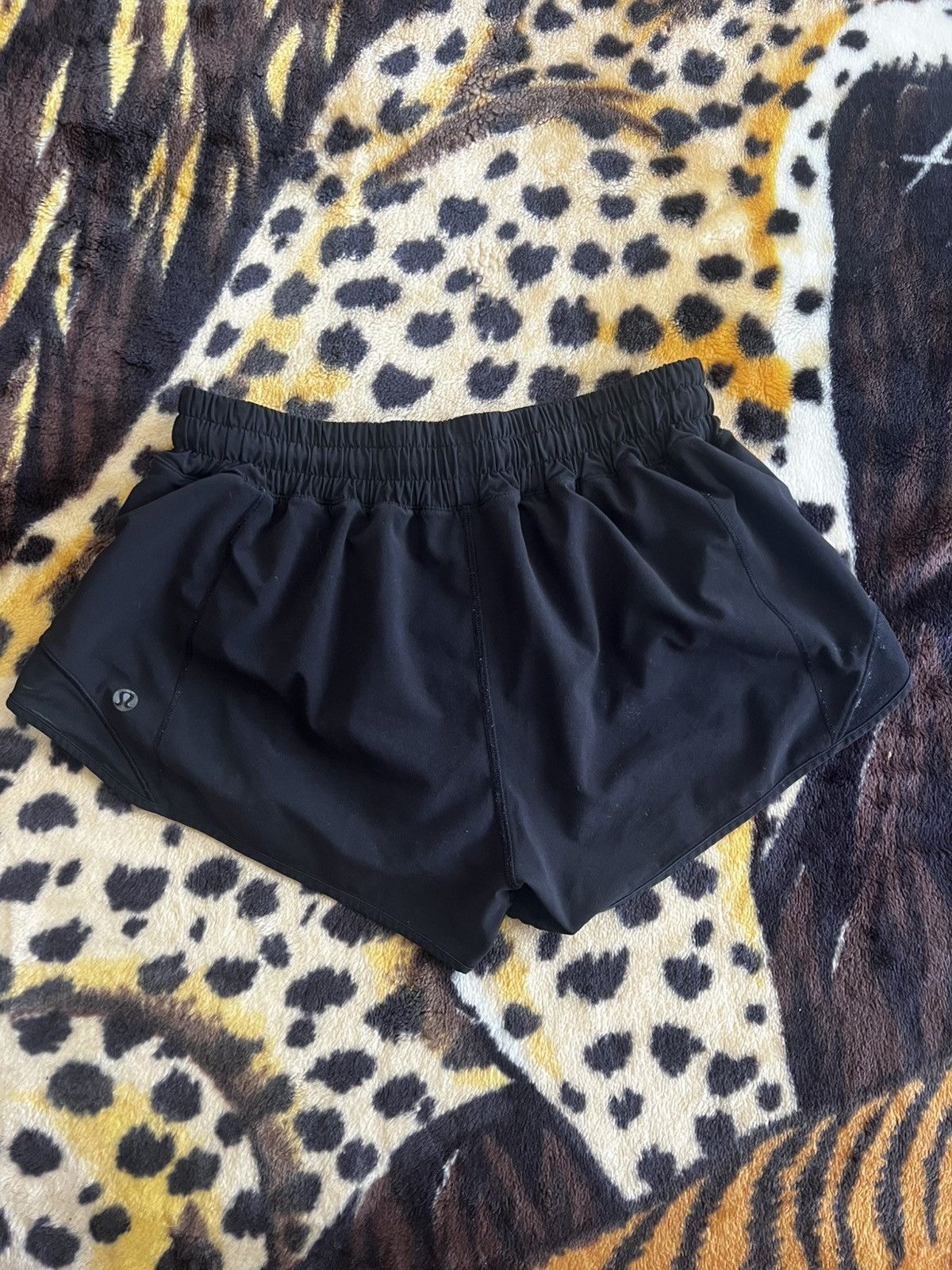 Lululemon Lululemon Activewear Women’s Shorts Size 28" / US 6 / IT 42 - 1 Thumbnail