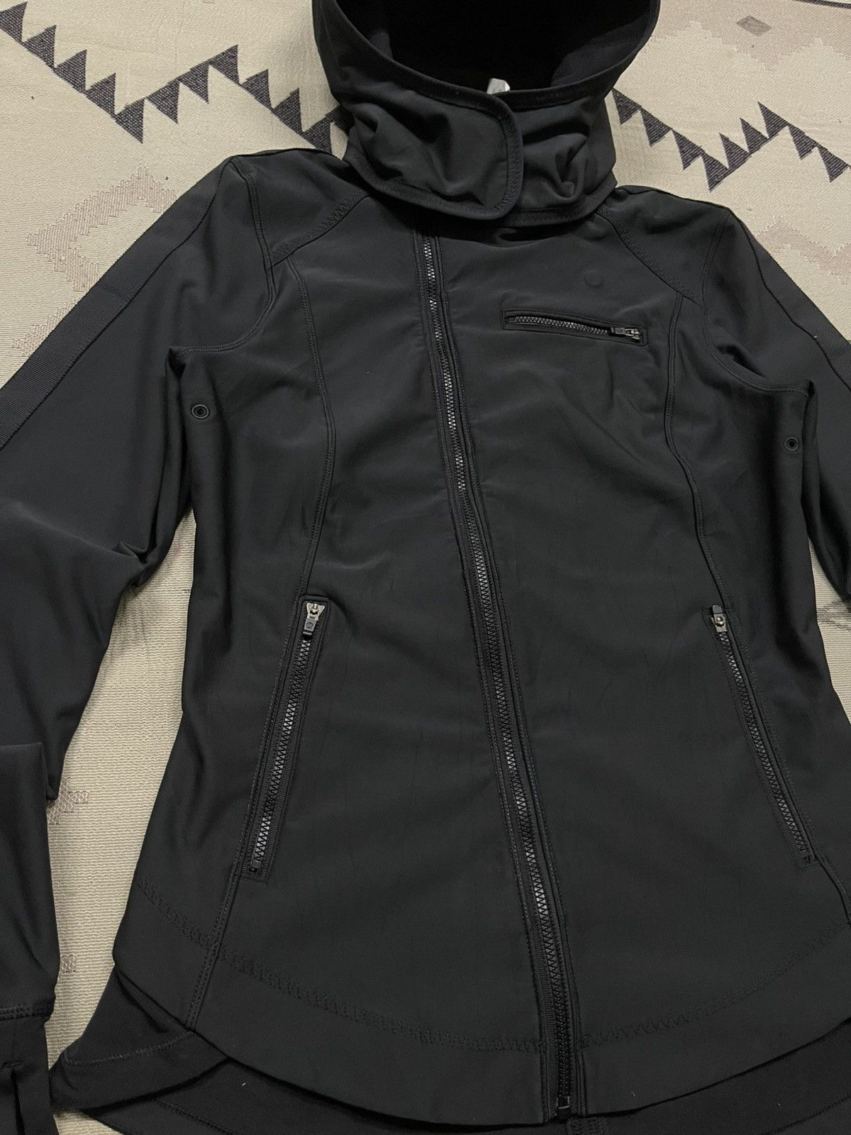 Lululemon LULULEMON KEEP IT UP BLACK RUN JACKET WATER RESISTANT Size M / US 6-8 / IT 42-44 - 5 Thumbnail
