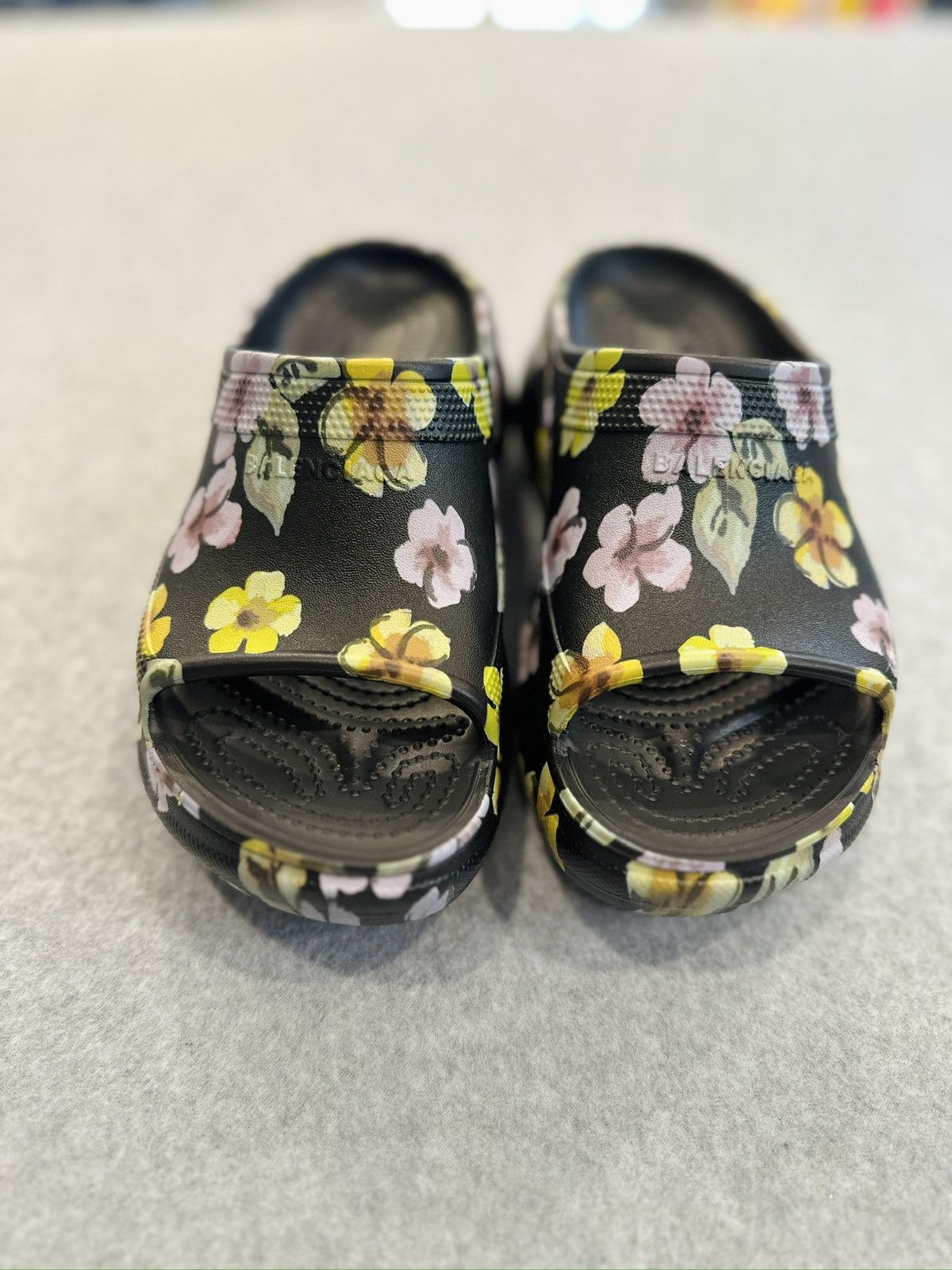 Balenciaga × Crocs Rare sold out collab with Balenciaga x Crocs Size US 6 / IT 36 - 2 Thumbnail