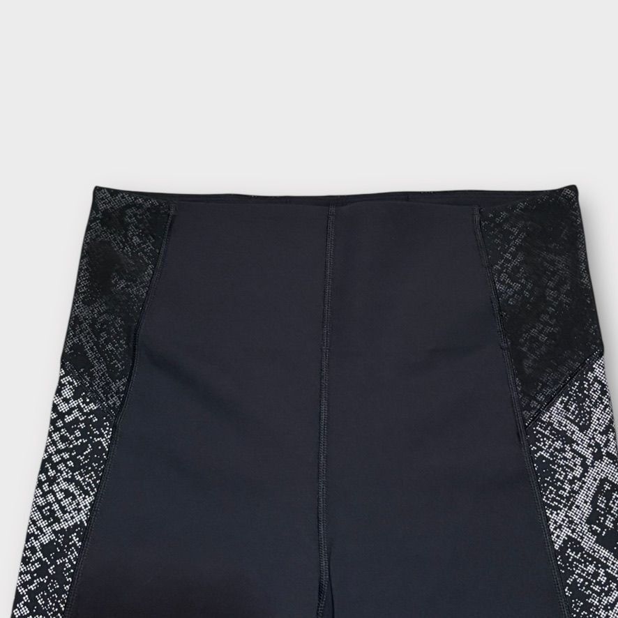 Athleta Athleta Stay Fly 9" Short M Black Silver Reflective EUC Bik Size 30" / US 8 / IT 44 - 6 Thumbnail