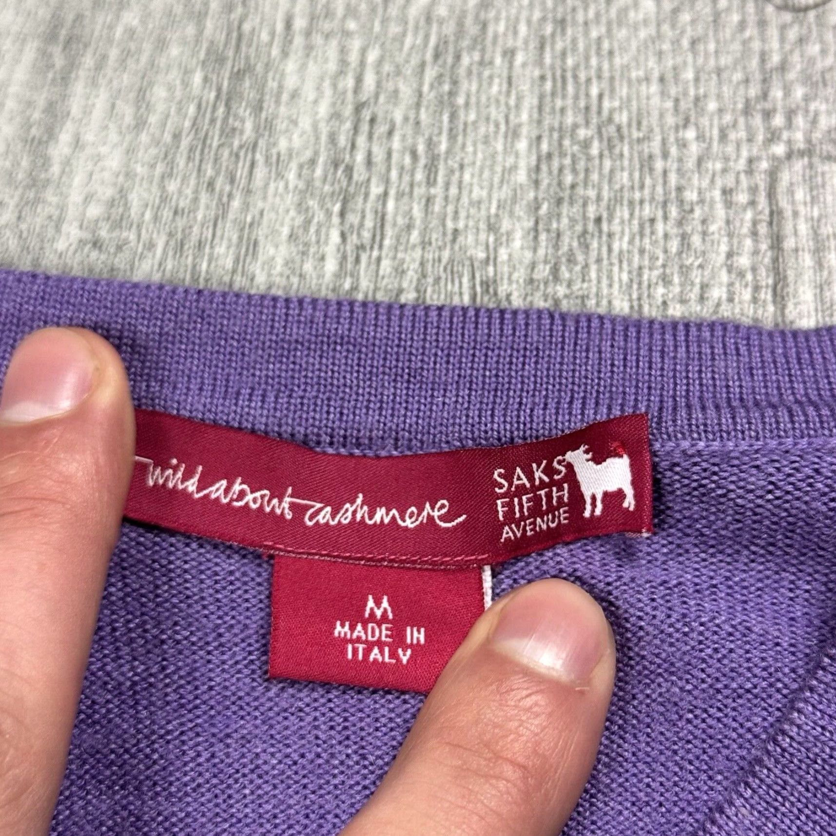Saks Fifth Avenue VINTAGE SAKS FIFTH AVENUE CASHMERE Purple Sweater WOMENS Medium Pullover Knit Long Sleeve SAKS Designer Preppy 1990s-2000s Italy Purple Womens Size M / US 6-8 / IT 42-44 - 3 Thumbnail