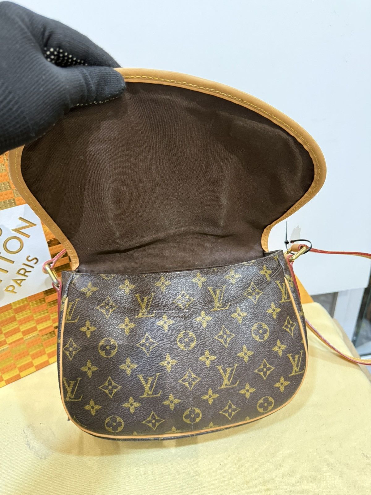 Louis Vuitton Louis vuitton monogram menilmontant pm ( 2117 ) Size ONE SIZE - 6 Thumbnail