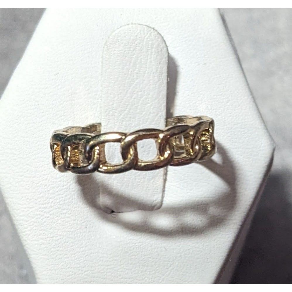Other Punk Chain Link Shaped Gold Tone Fashion Ring Size 7 3/4 Size ONE SIZE - 8 Thumbnail